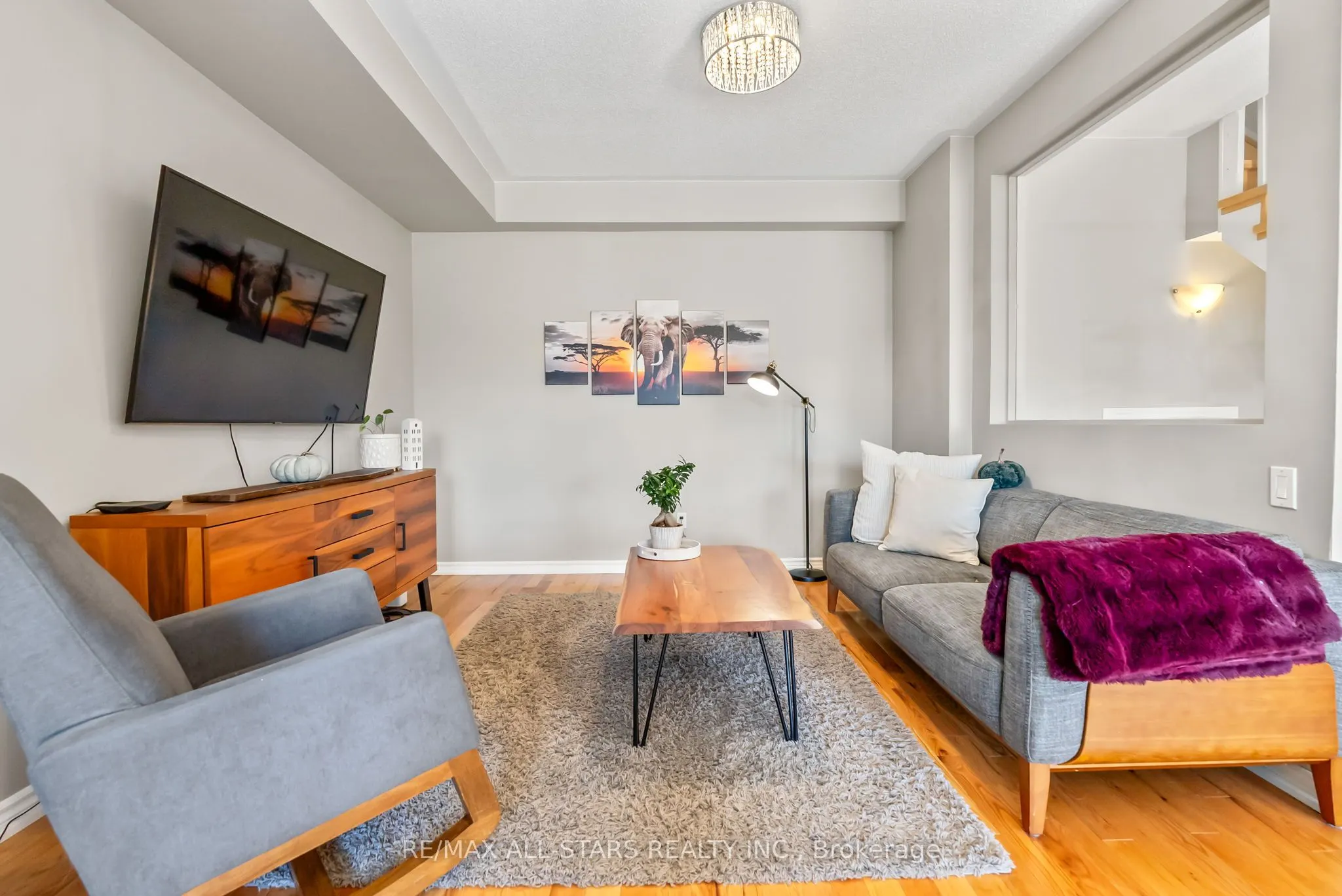 243 Boadway Crescent