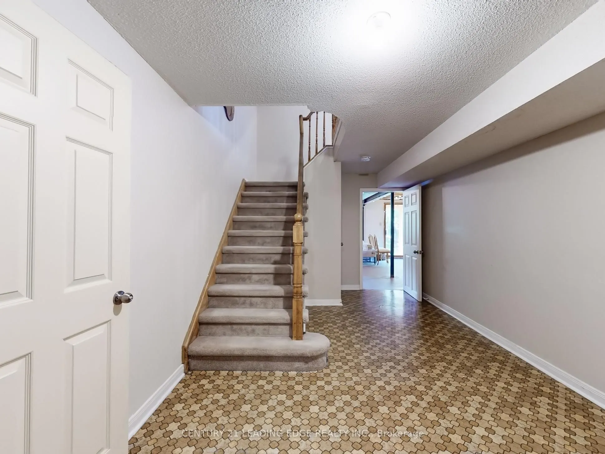 547 Village Parkway