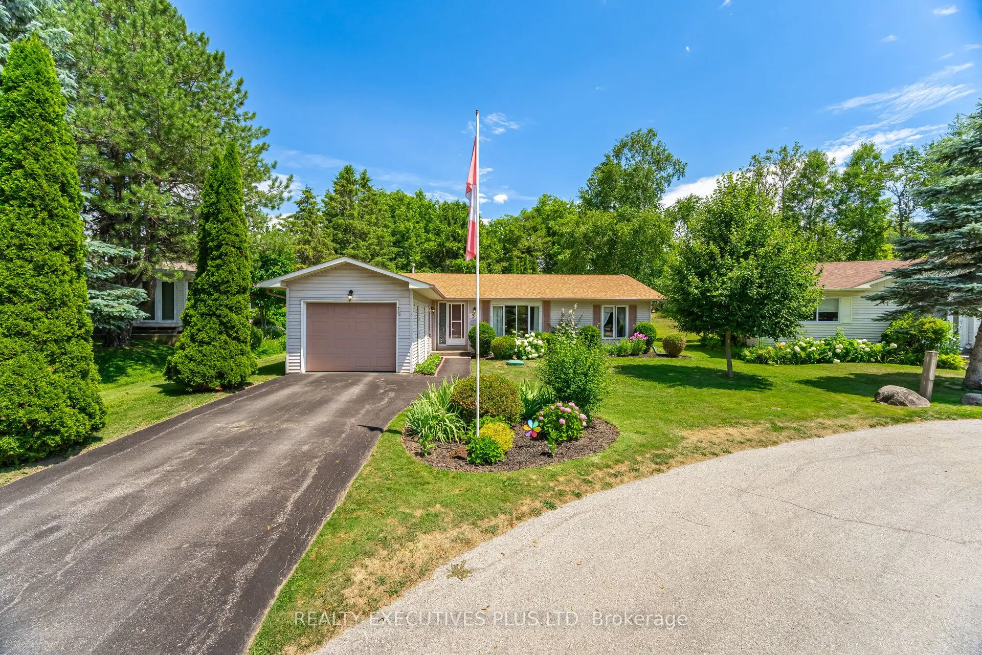 3 Pineview Court