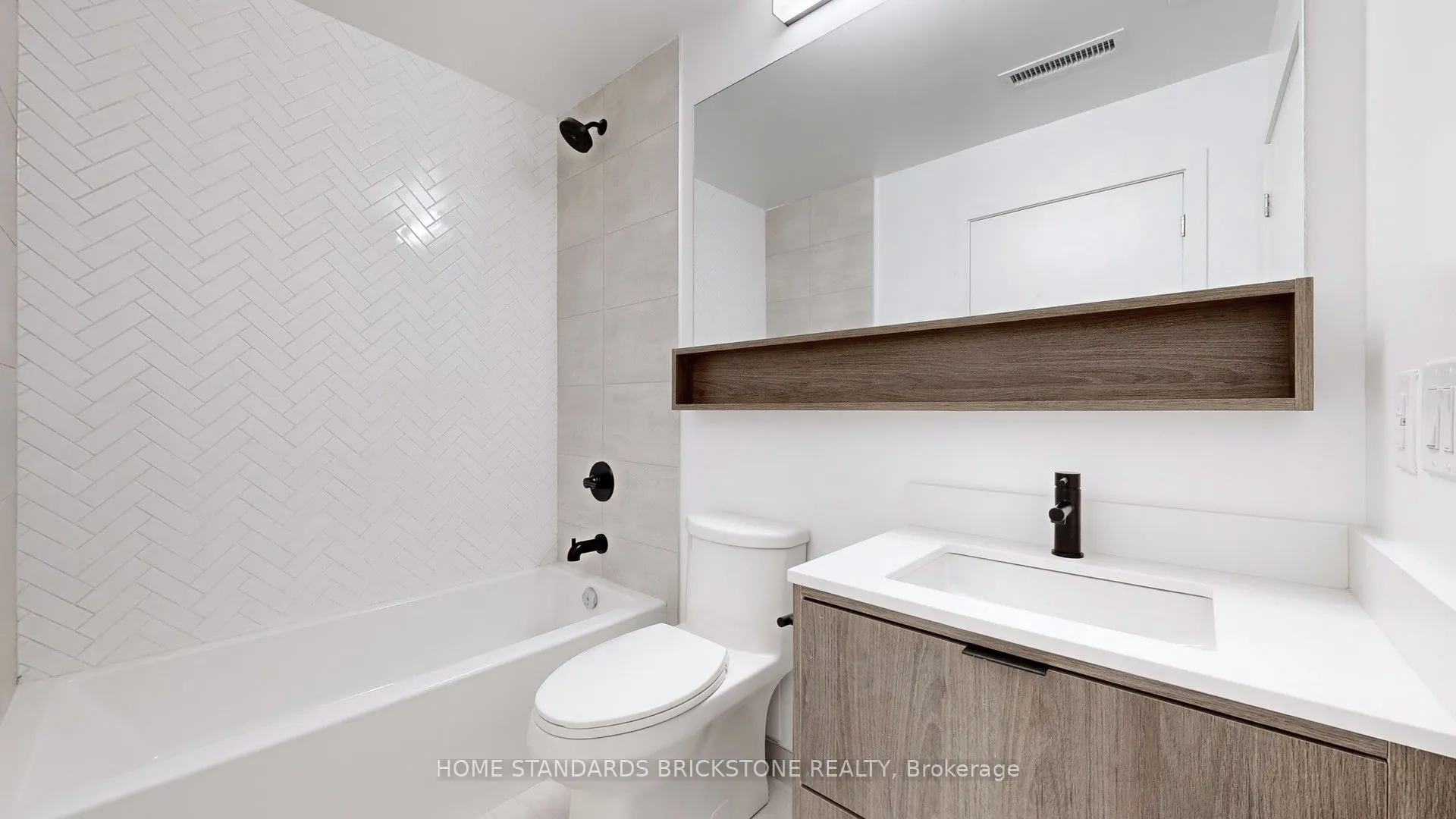 8888 Yonge Street, #711