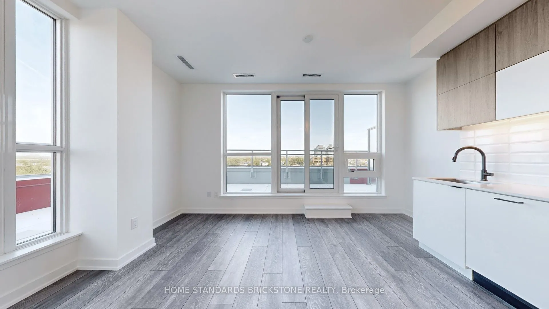 8888 Yonge Street, #711