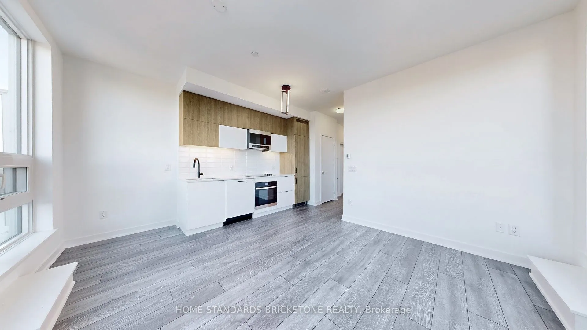8888 Yonge Street, #711