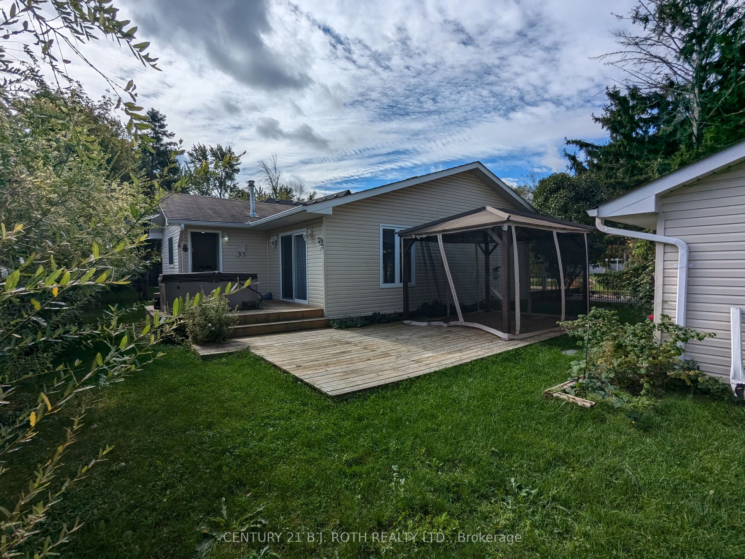 2209 Alderslea Crescent