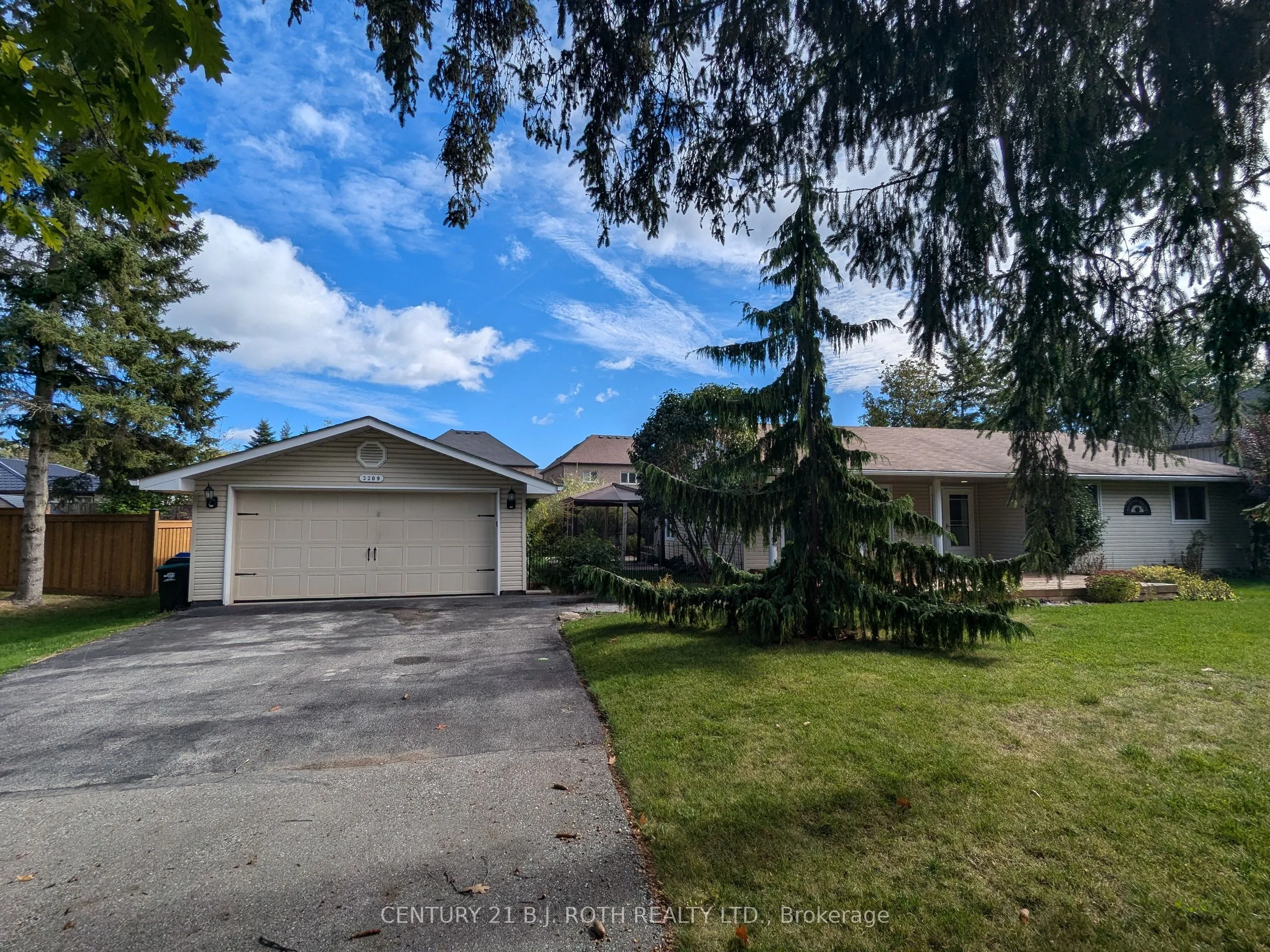 2209 Alderslea Crescent