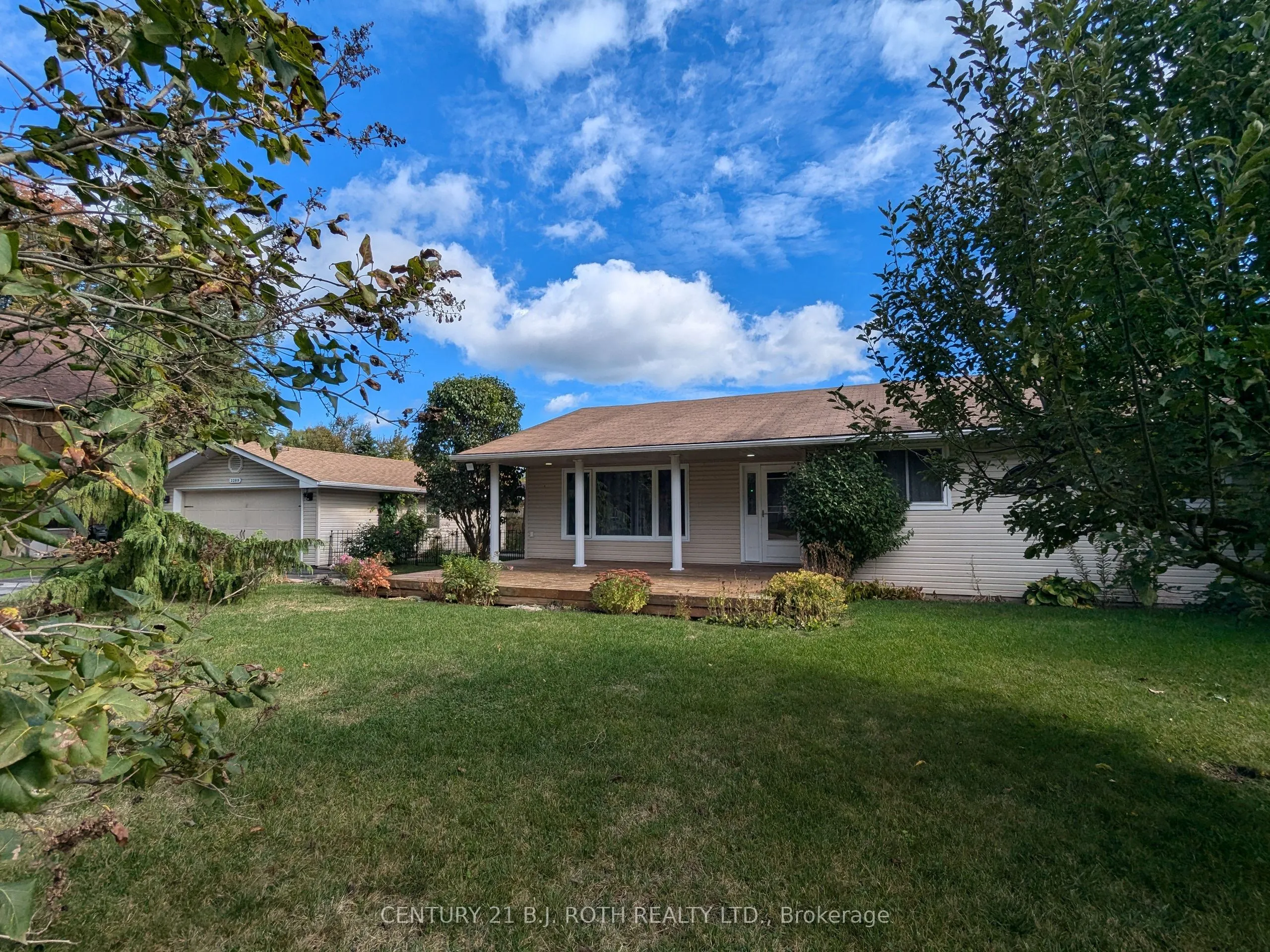 2209 Alderslea Crescent