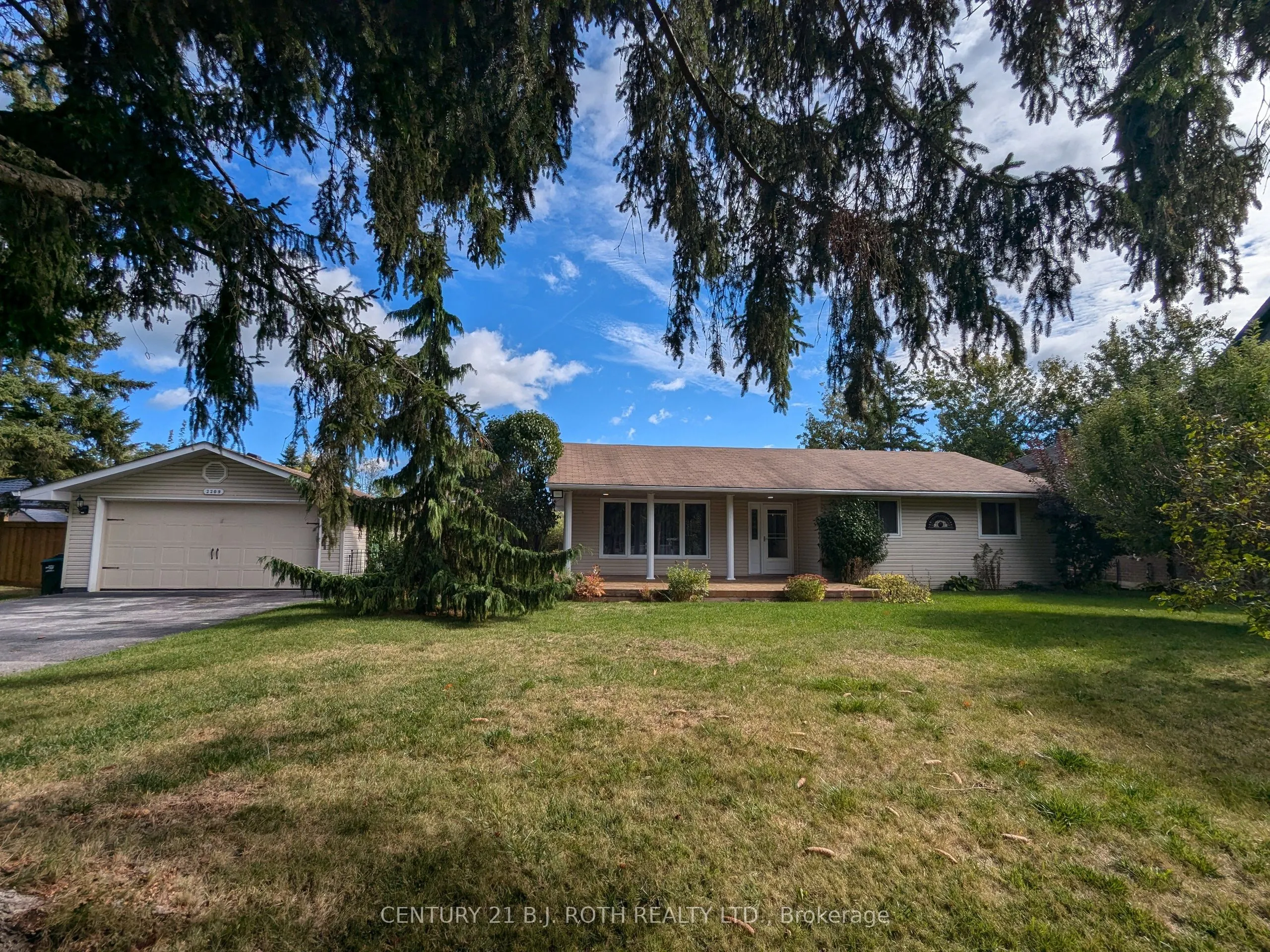 2209 Alderslea Crescent
