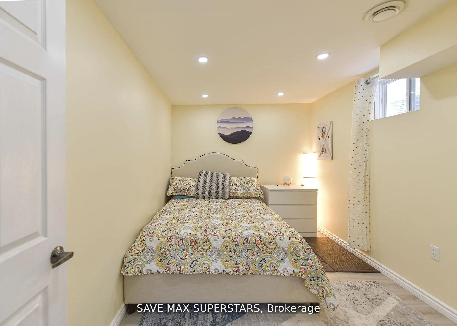 1246 LESLIE Drive