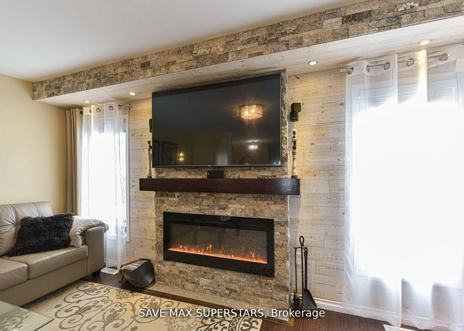 1246 LESLIE Drive