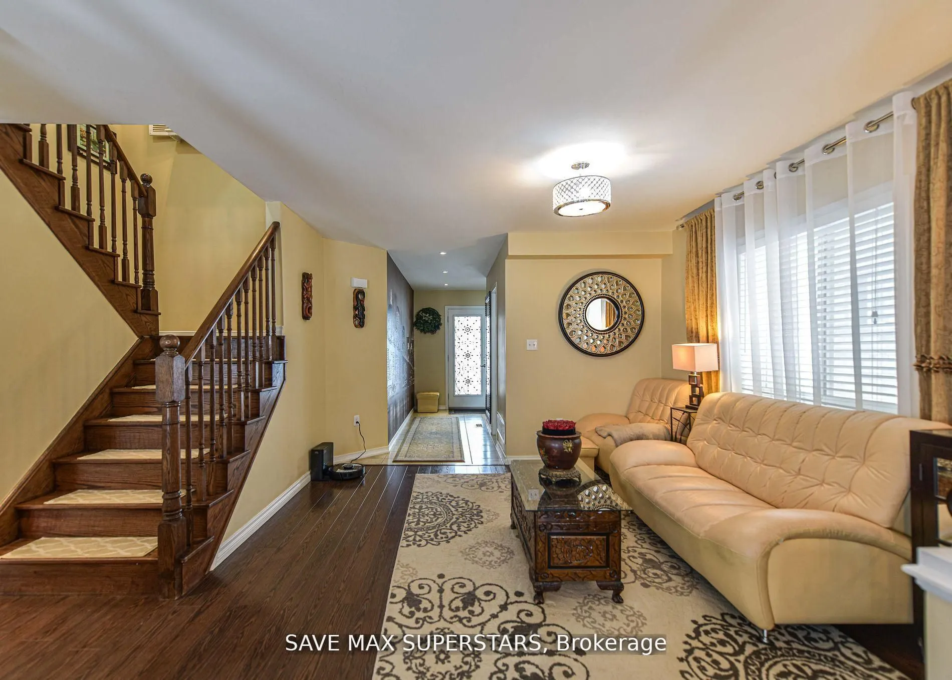 1246 LESLIE Drive