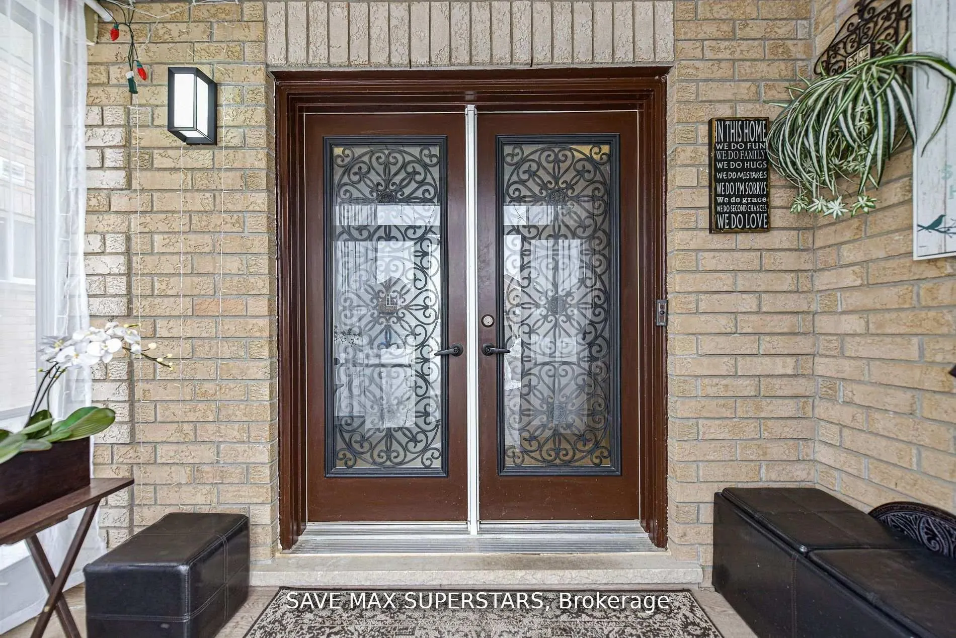 1246 LESLIE Drive