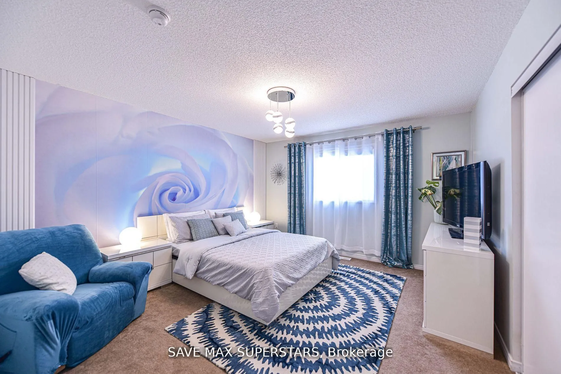 1246 LESLIE Drive