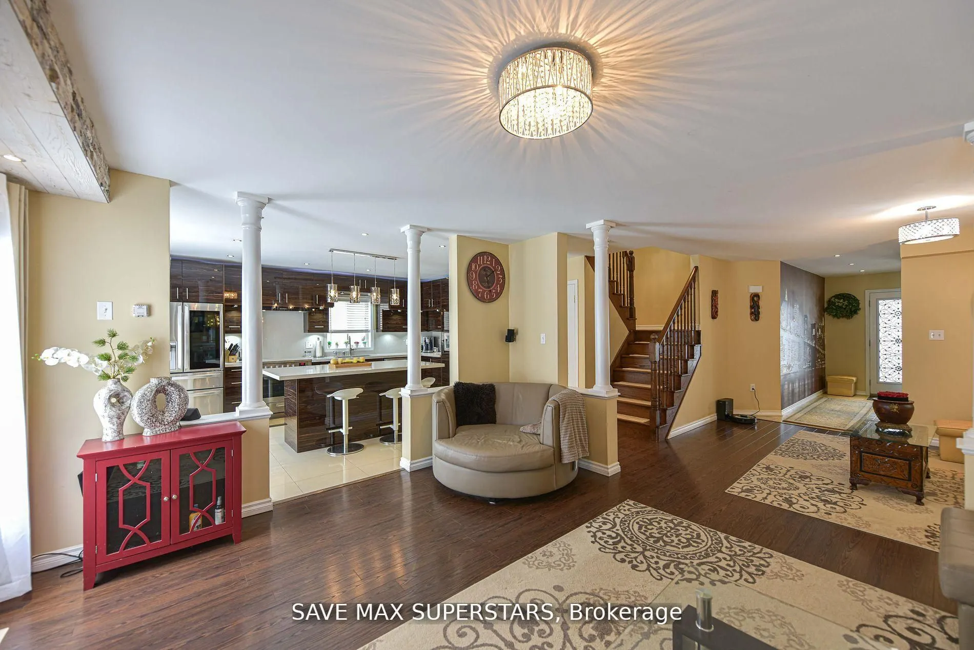 1246 LESLIE Drive