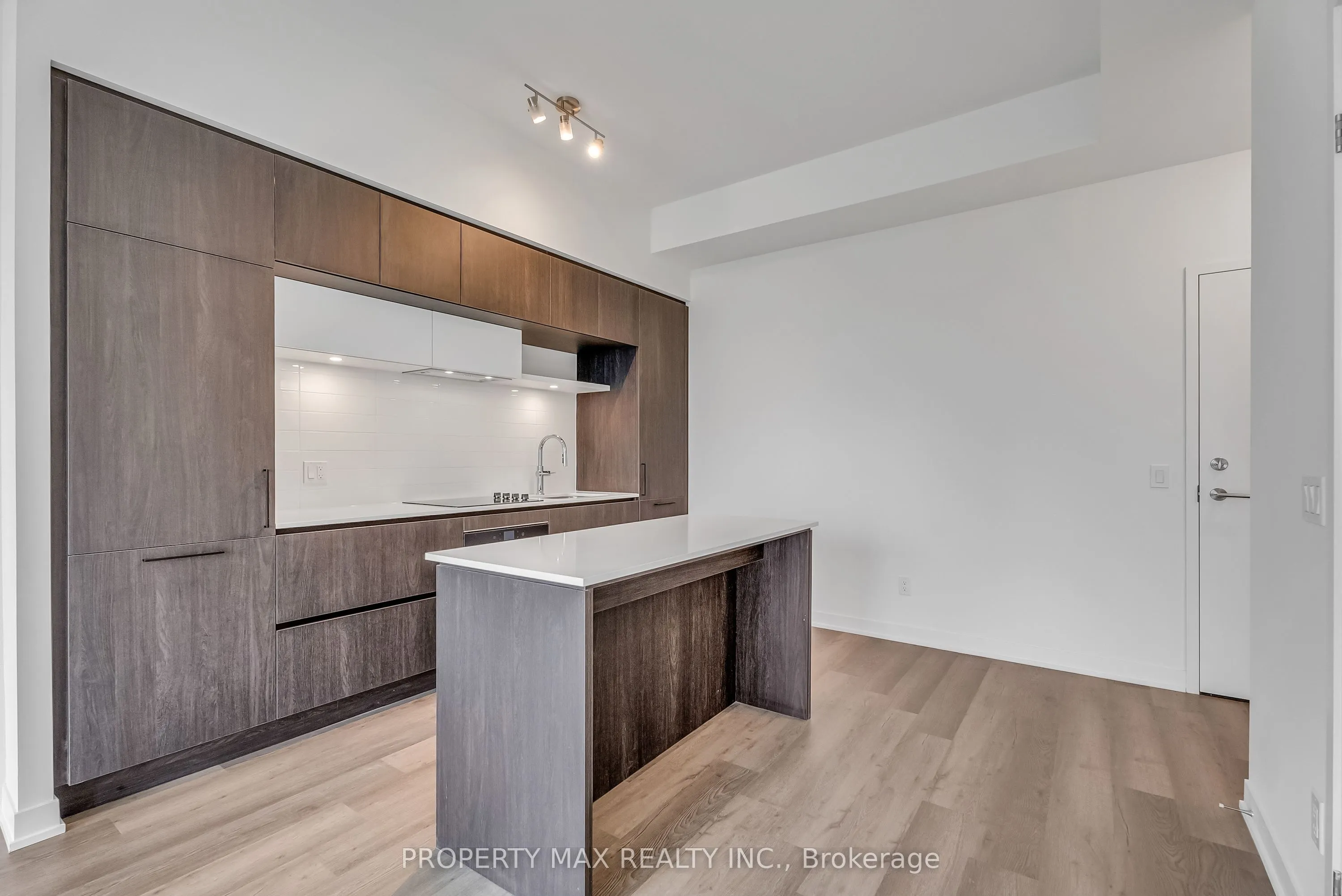 2 David Eyer Road, #1428