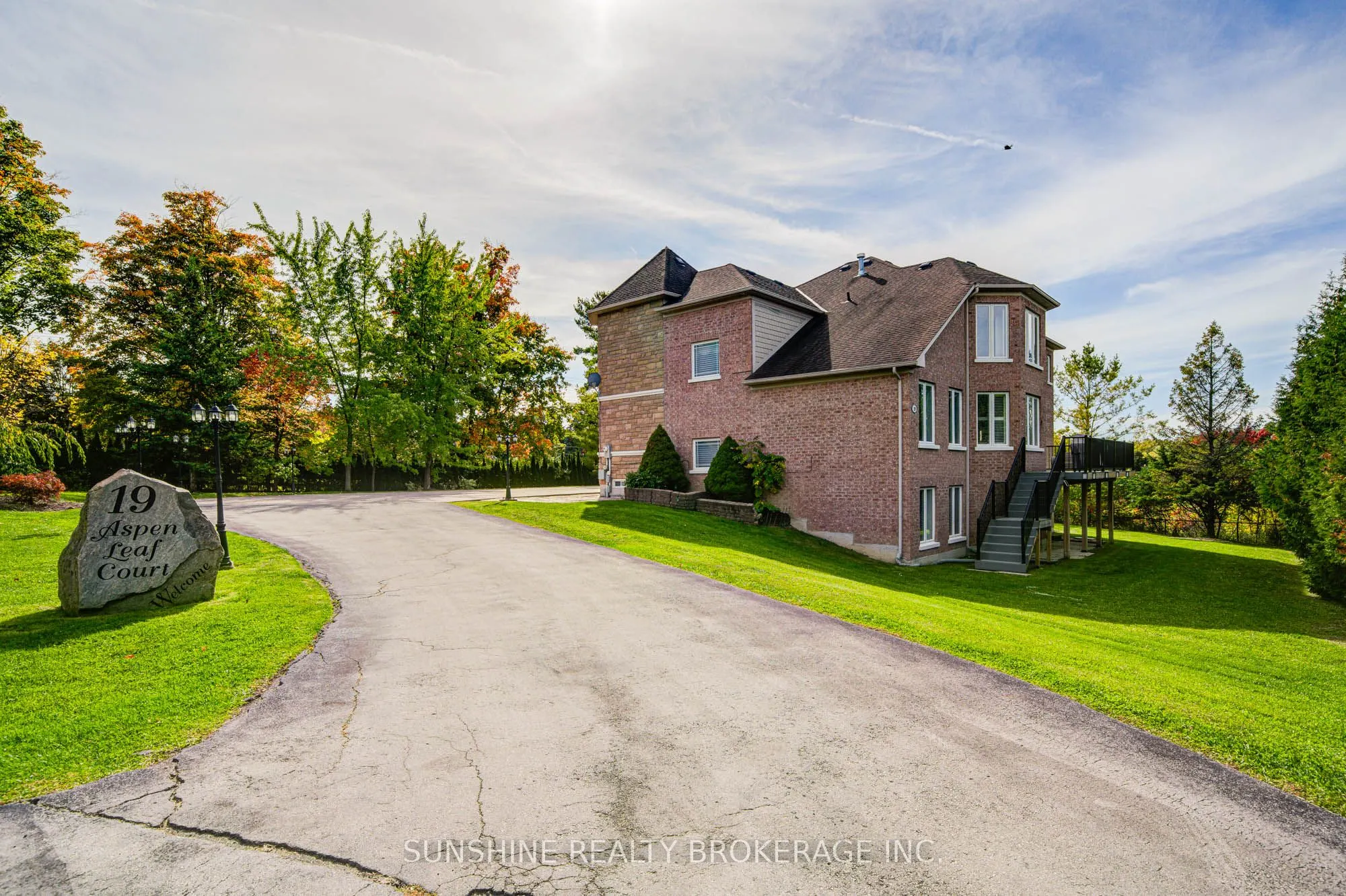 19 Aspen Leaf Court