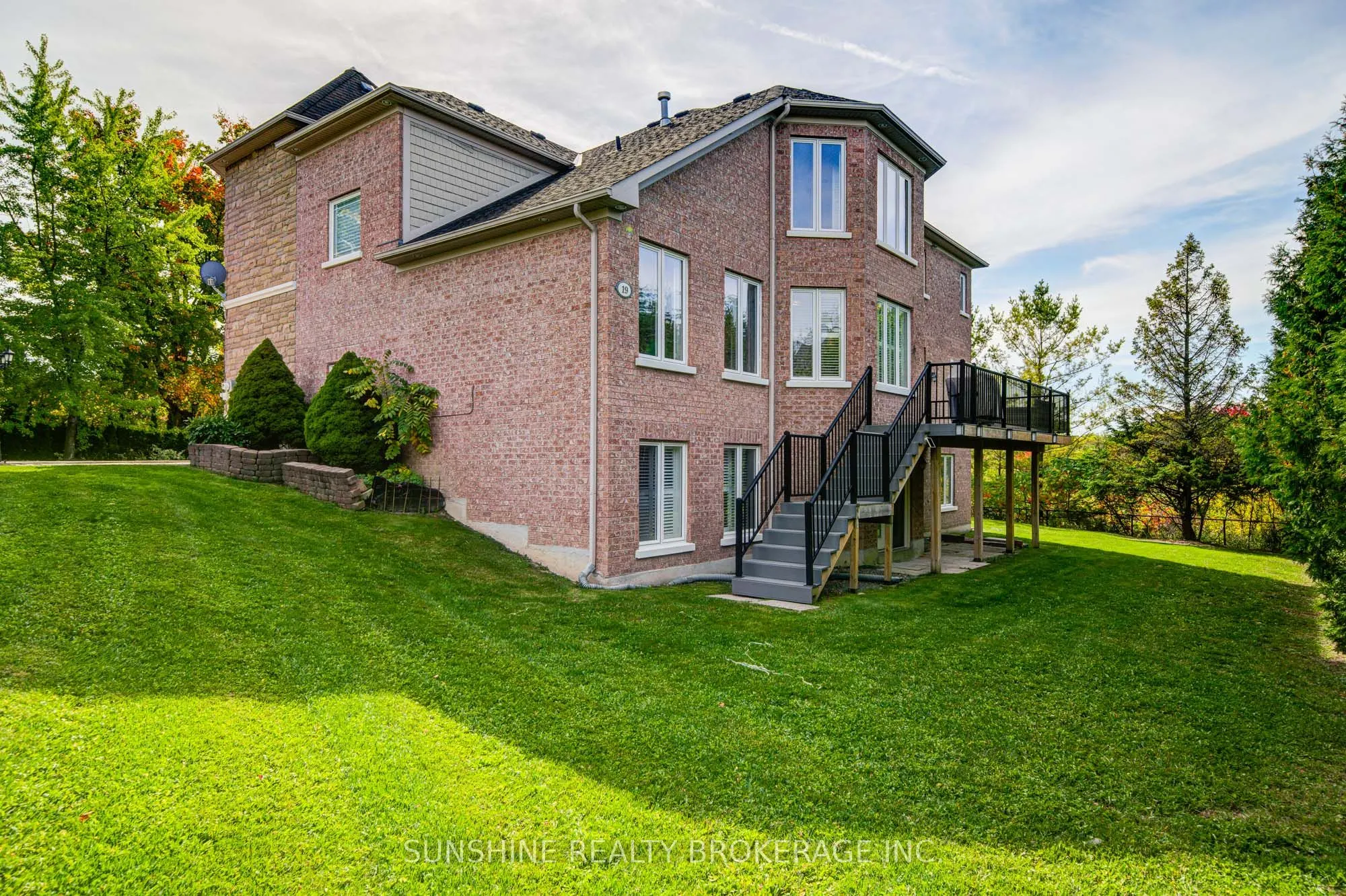 19 Aspen Leaf Court