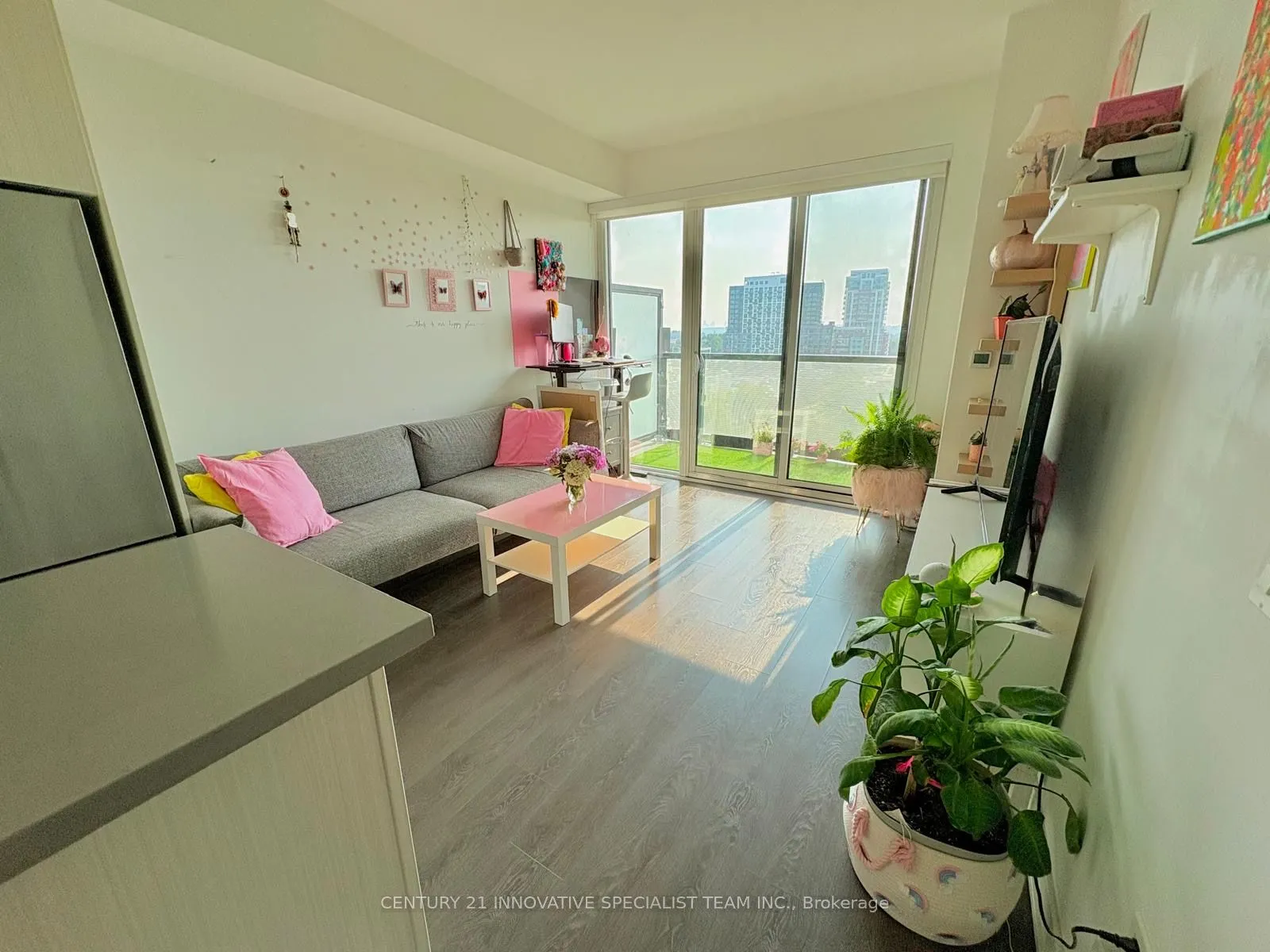 85 Oneida Crescent, #716
