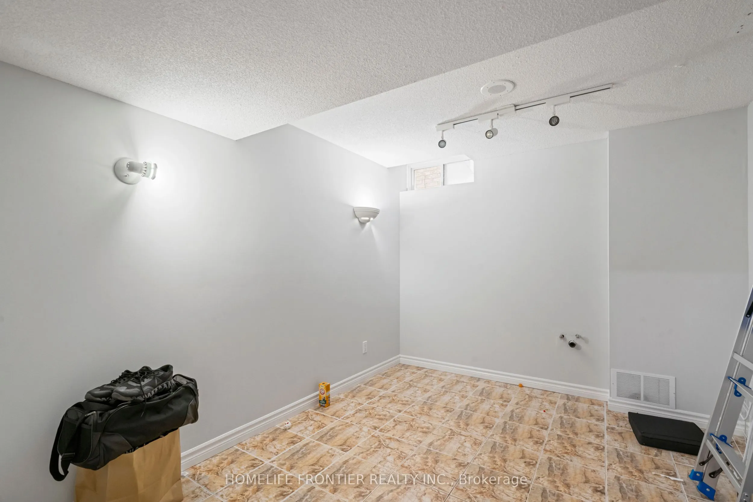 7 Edenbrook Crescent