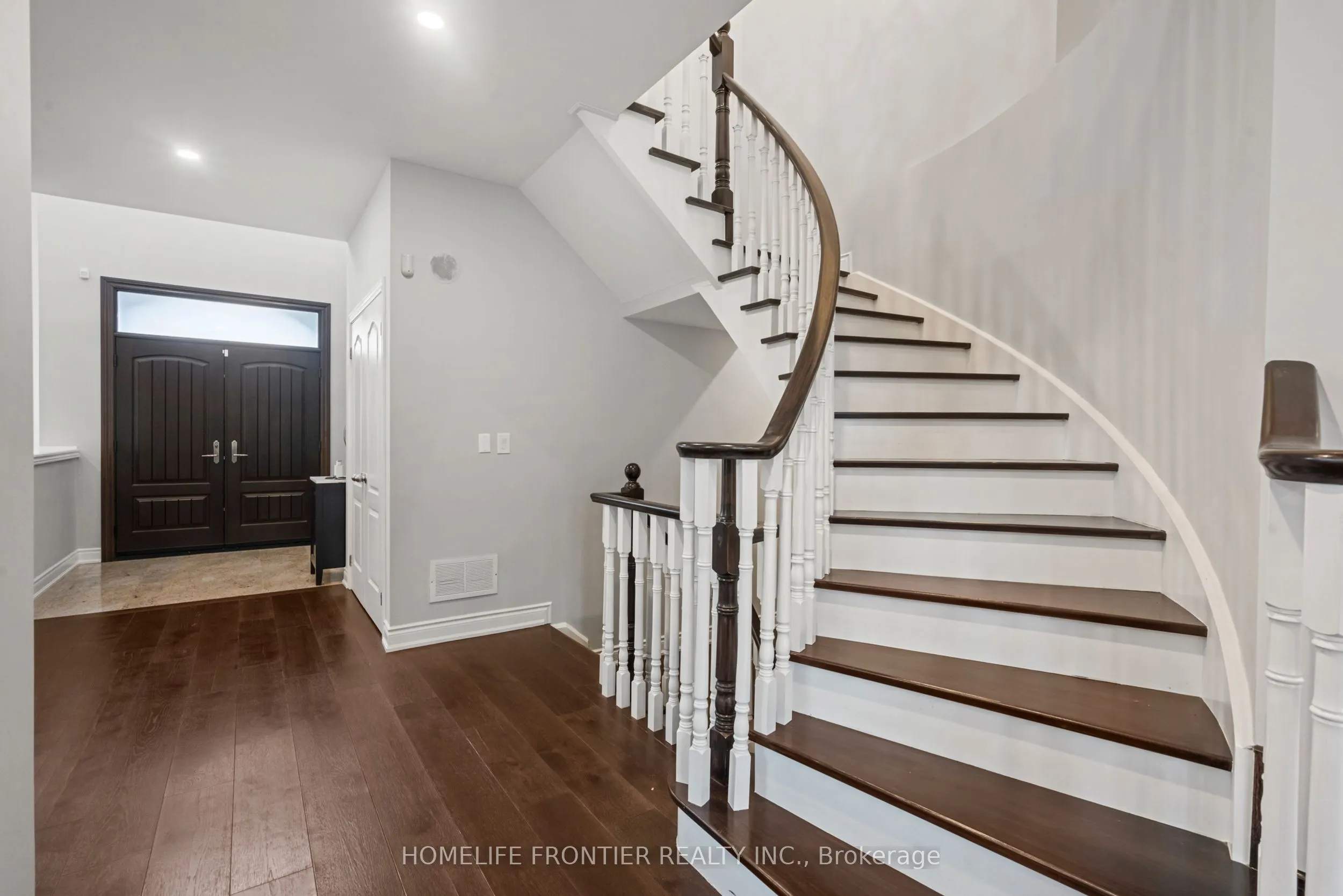 7 Edenbrook Crescent