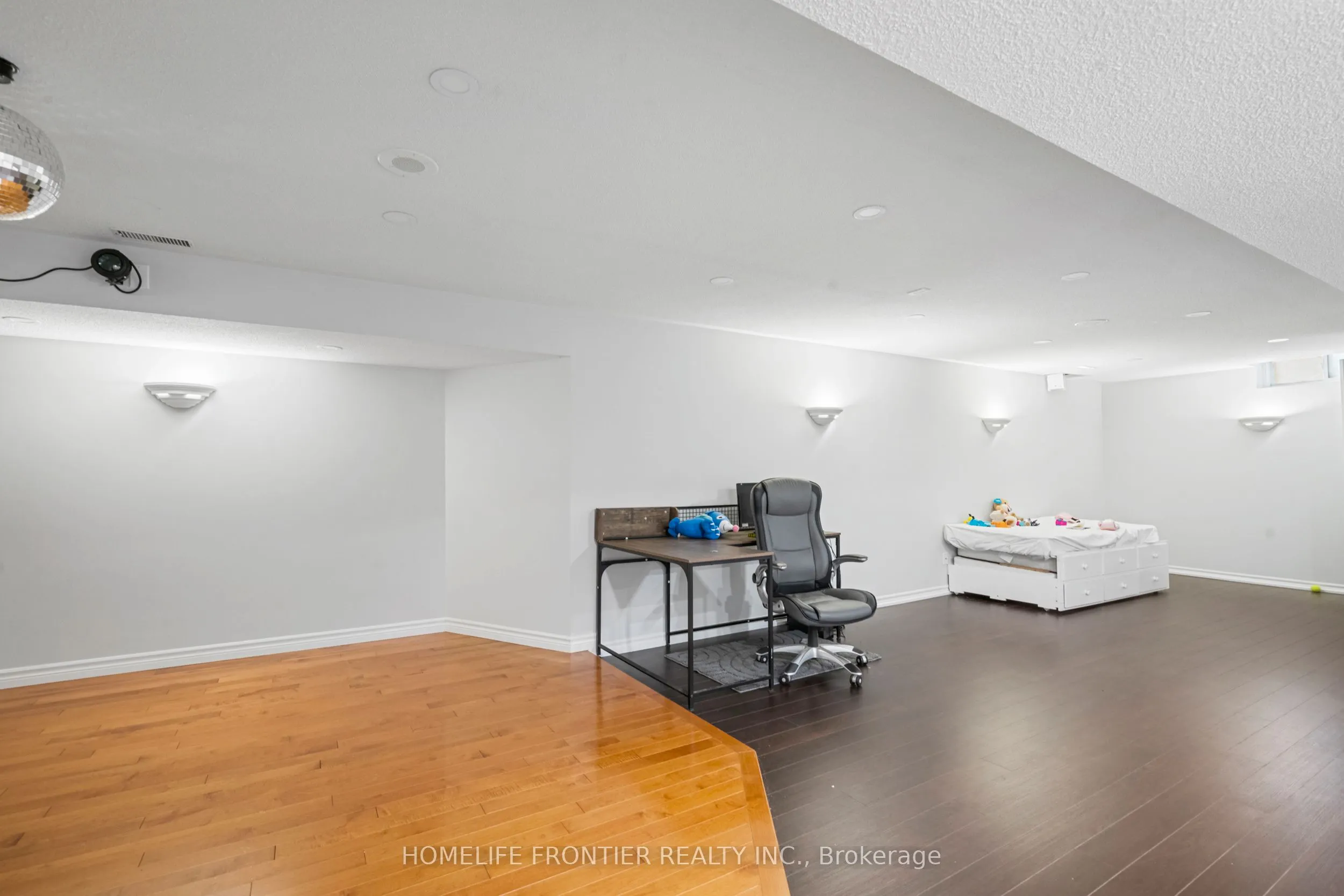 7 Edenbrook Crescent