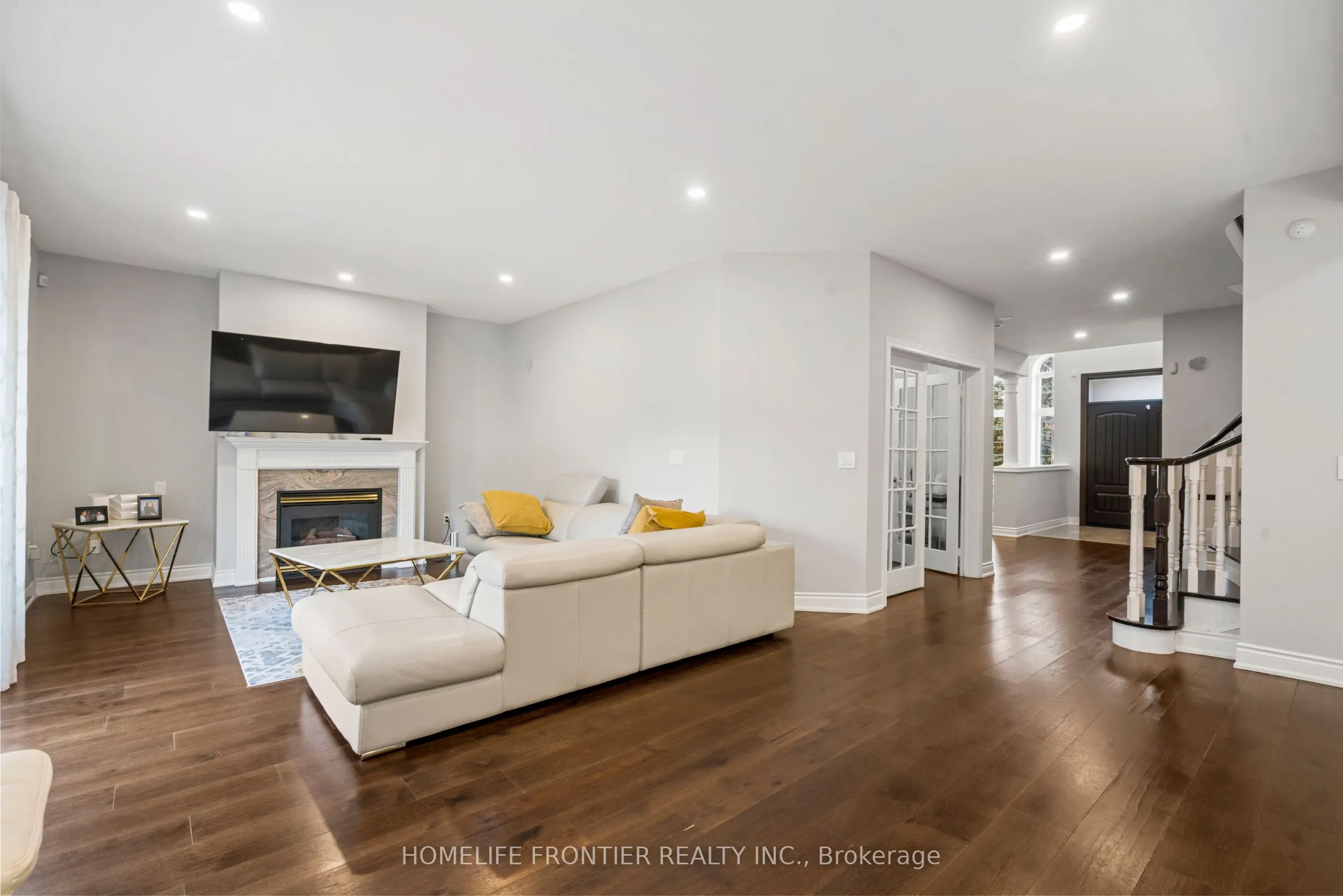 7 Edenbrook Crescent