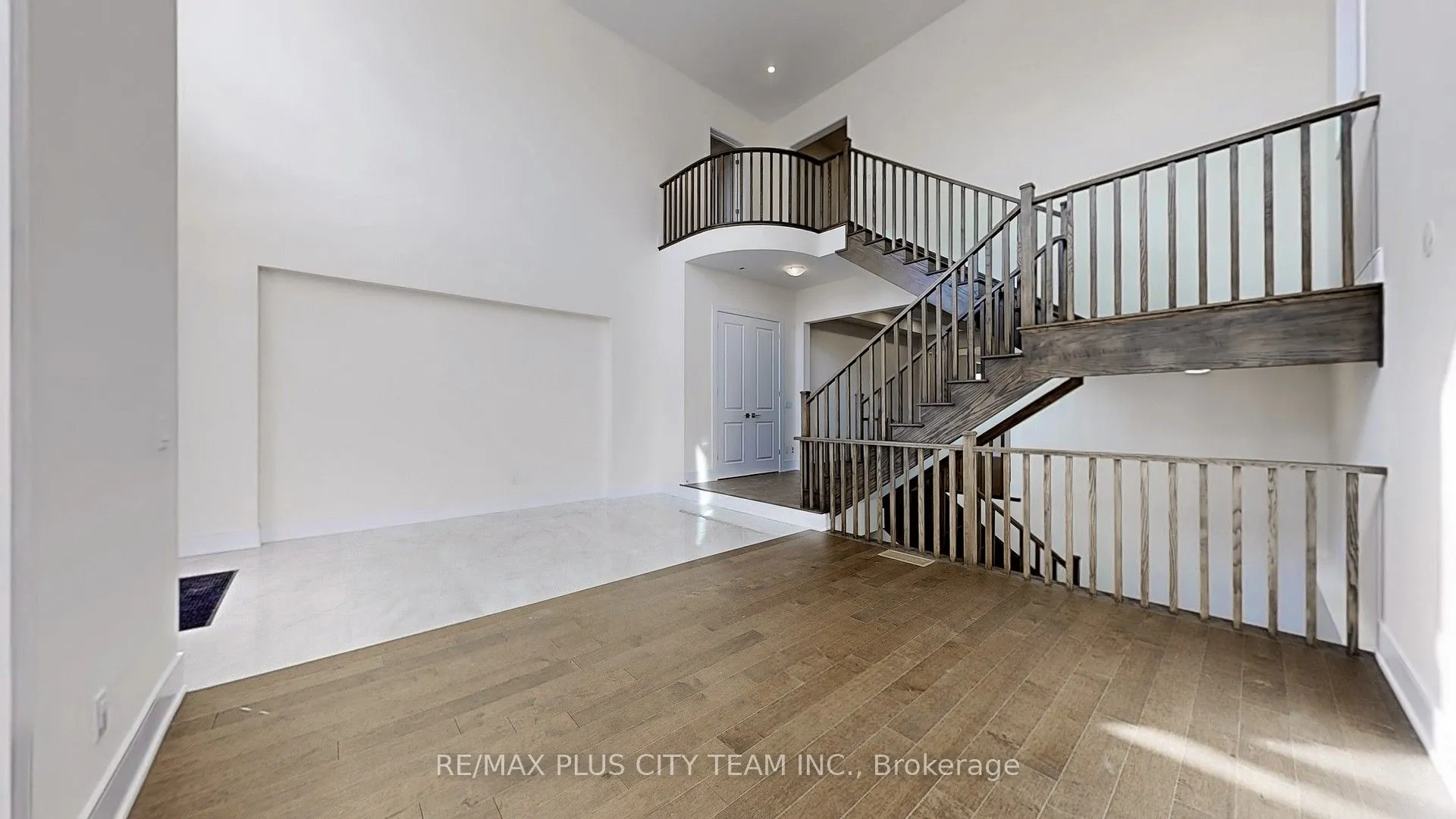 8 SAXBY FARM Avenue