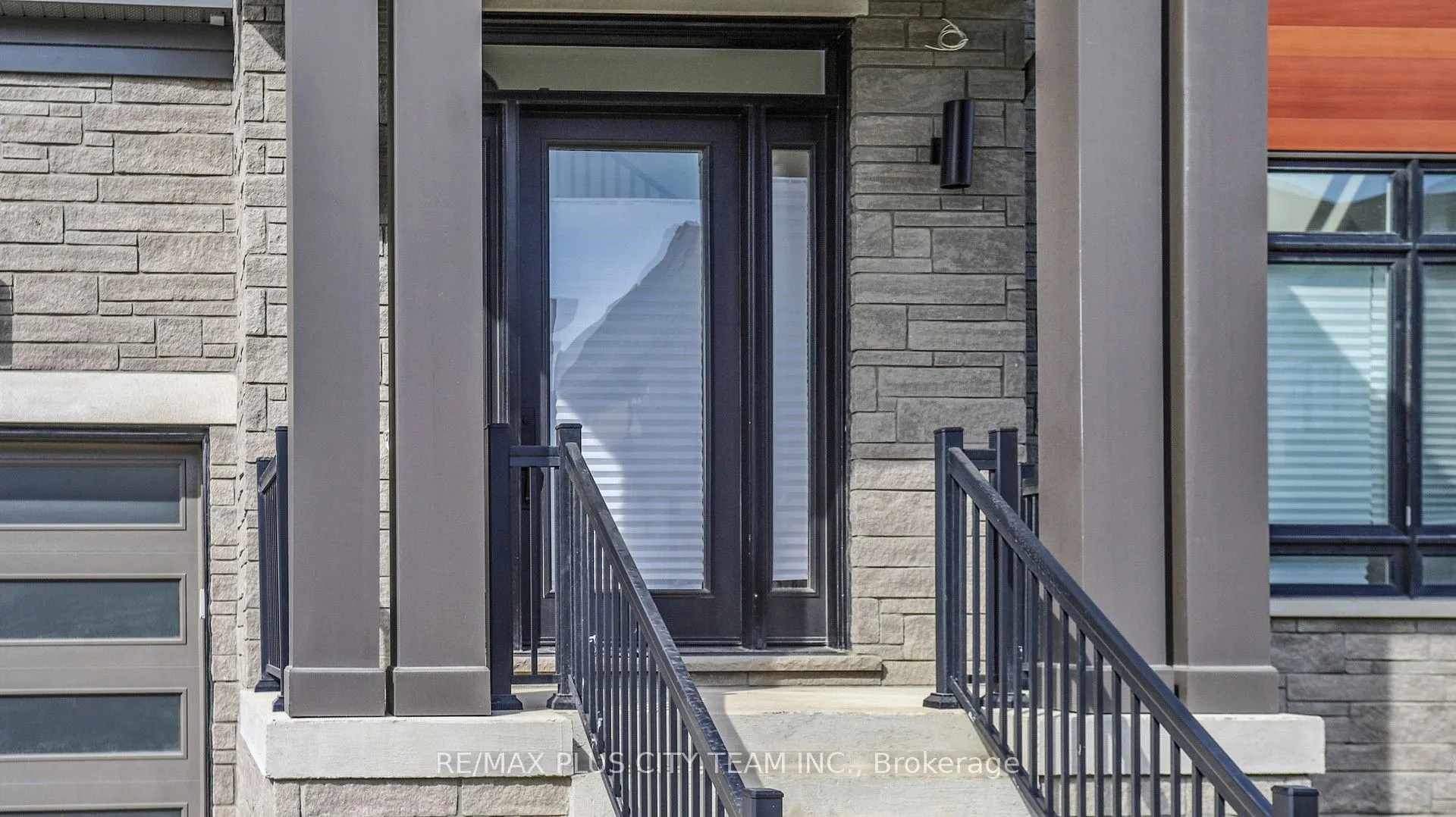 8 SAXBY FARM Avenue