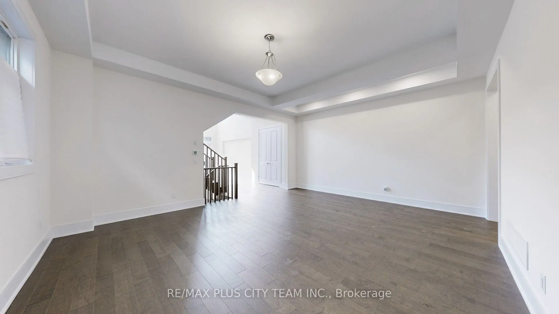 8 SAXBY FARM Avenue