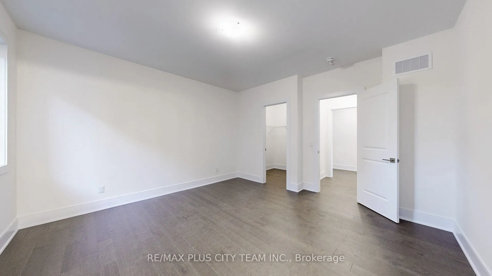 8 SAXBY FARM Avenue
