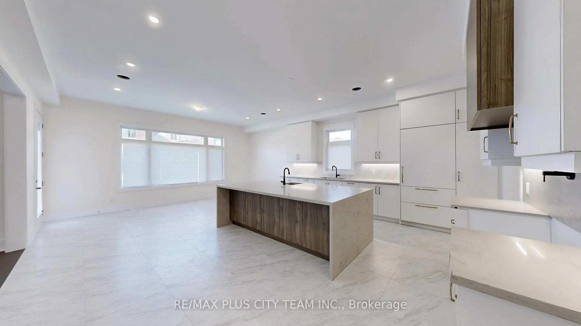 8 SAXBY FARM Avenue