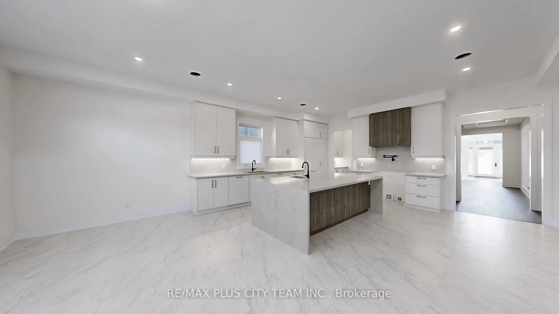 8 SAXBY FARM Avenue