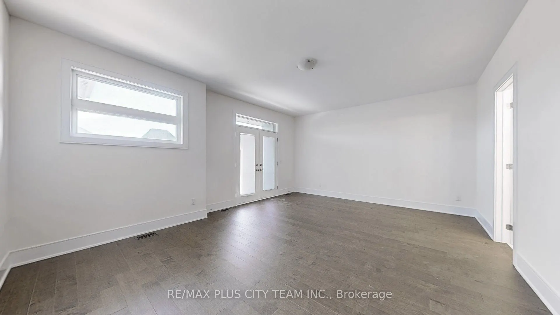 8 SAXBY FARM Avenue