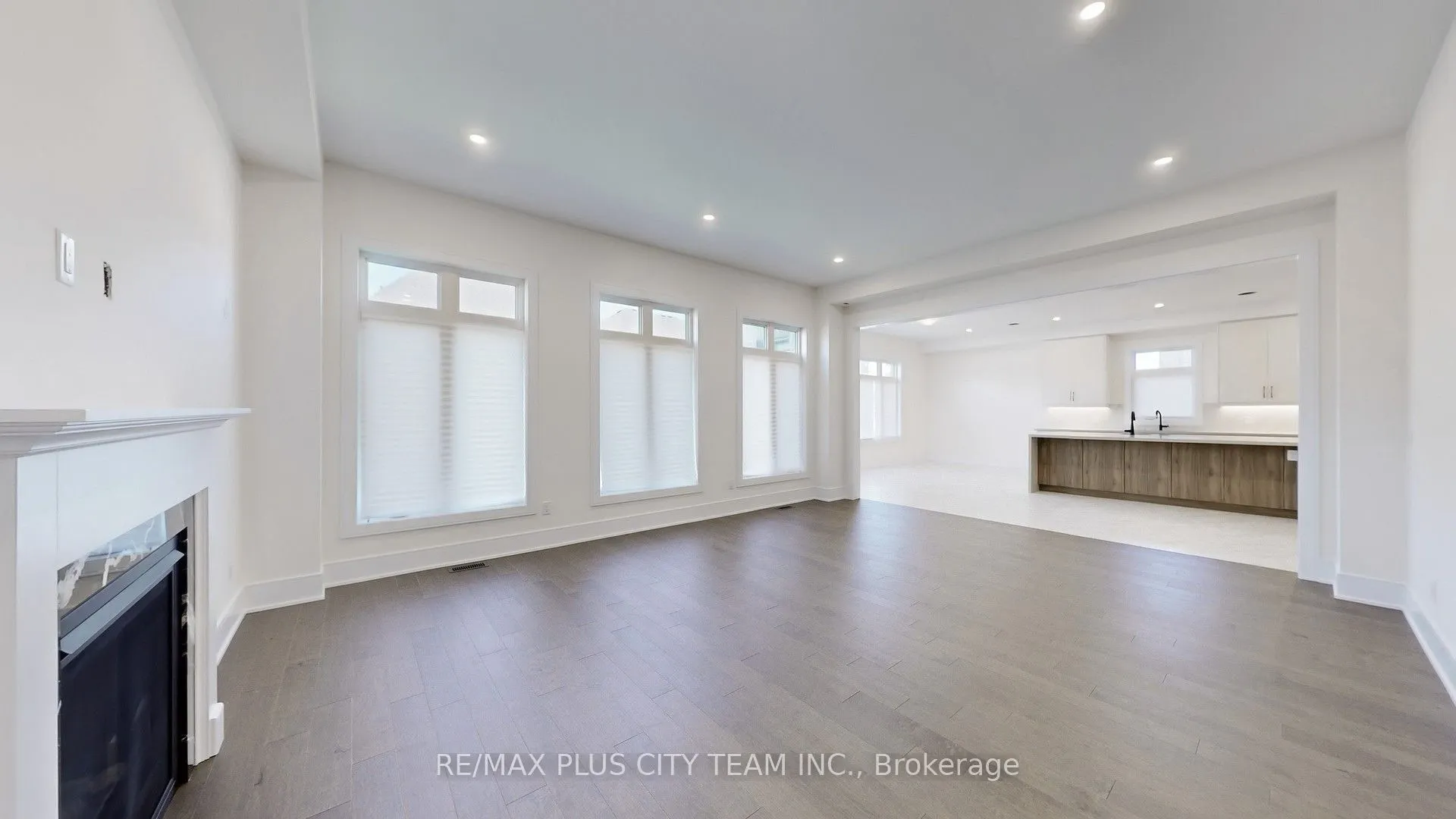 8 SAXBY FARM Avenue