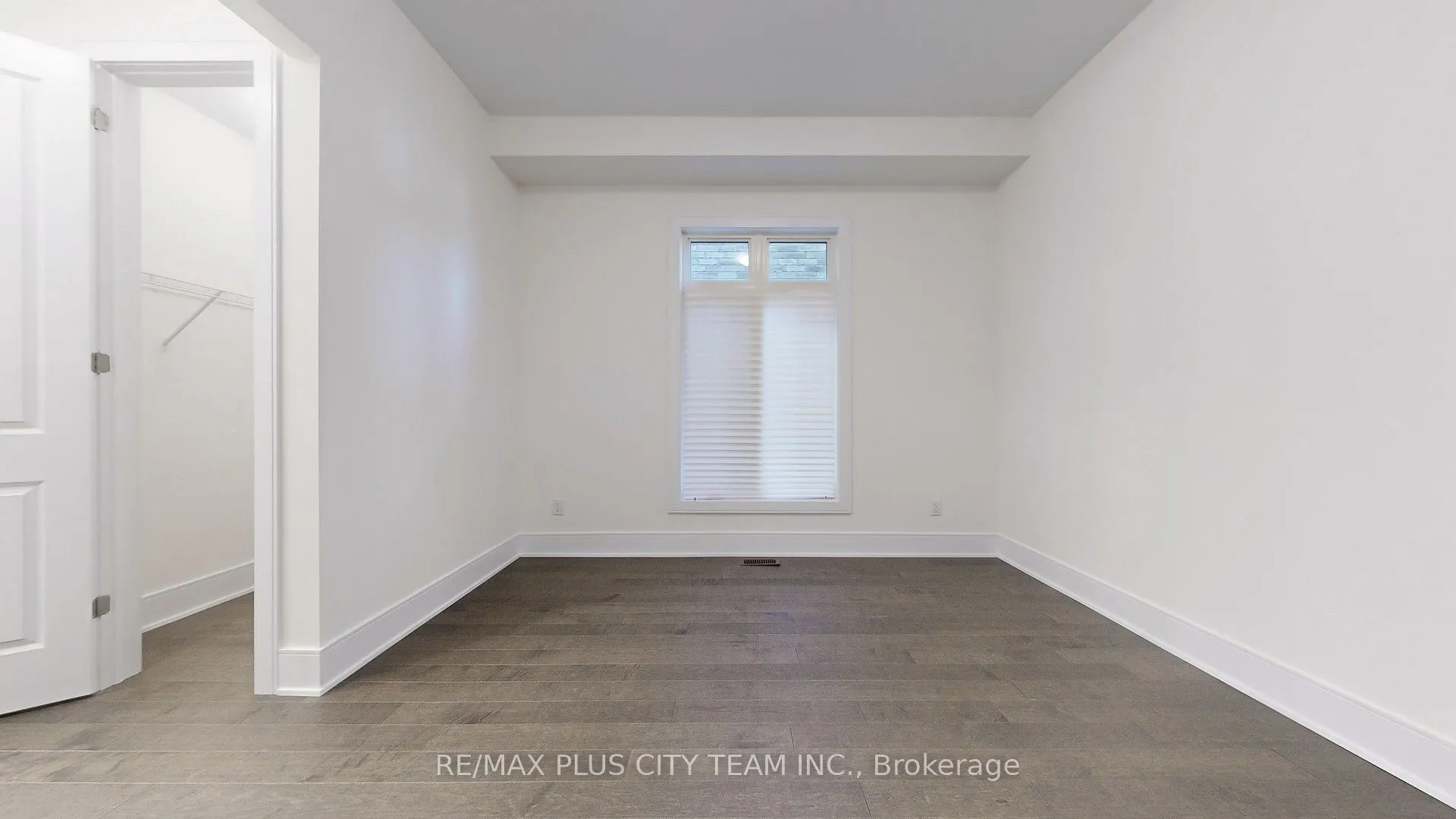 8 SAXBY FARM Avenue