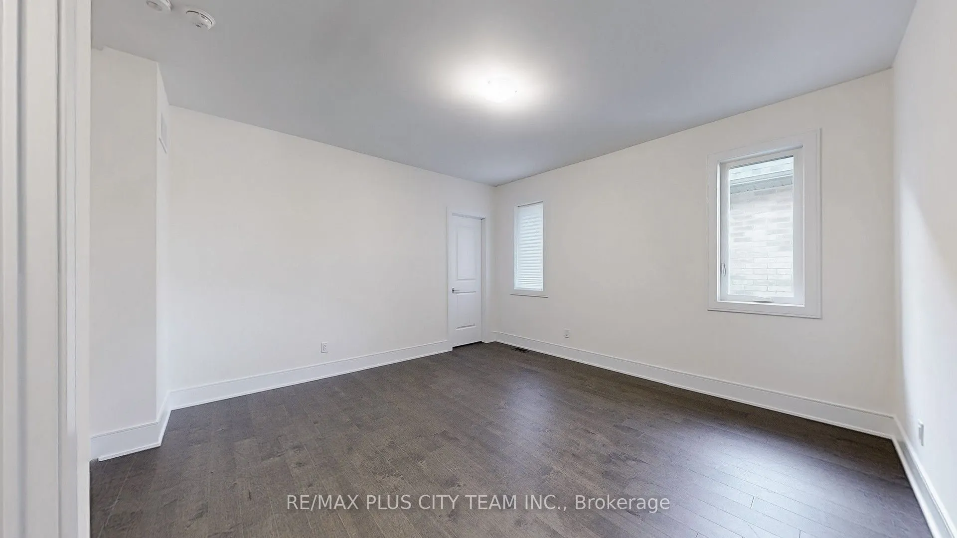 8 SAXBY FARM Avenue