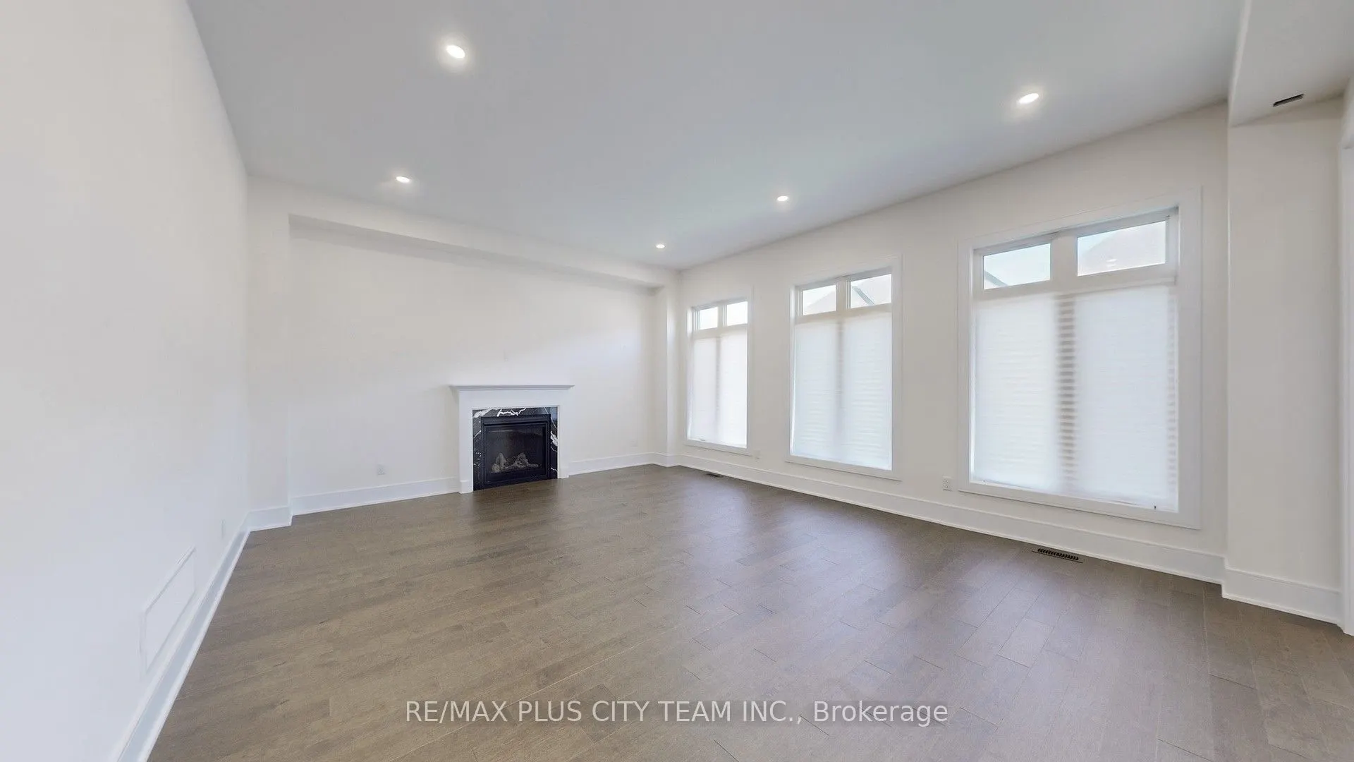 8 SAXBY FARM Avenue