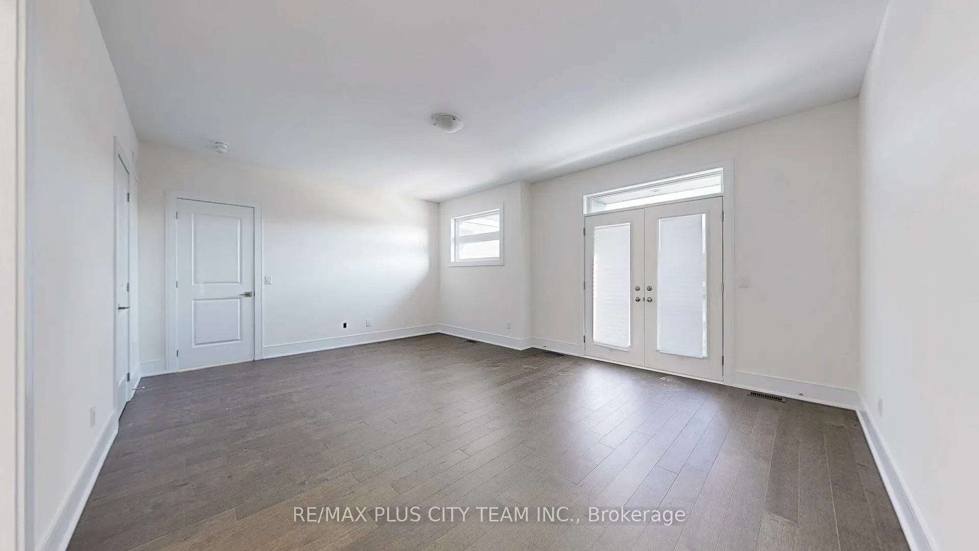 8 SAXBY FARM Avenue