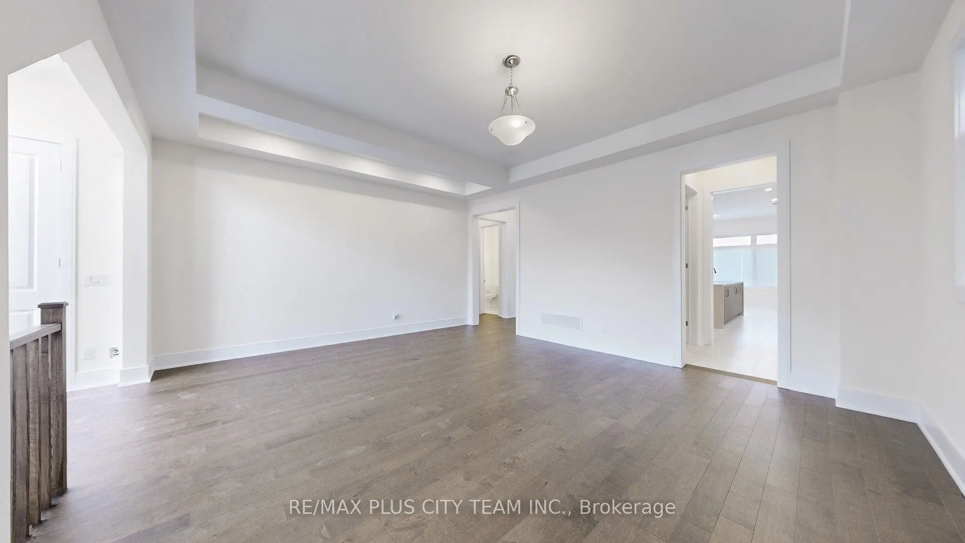 8 SAXBY FARM Avenue