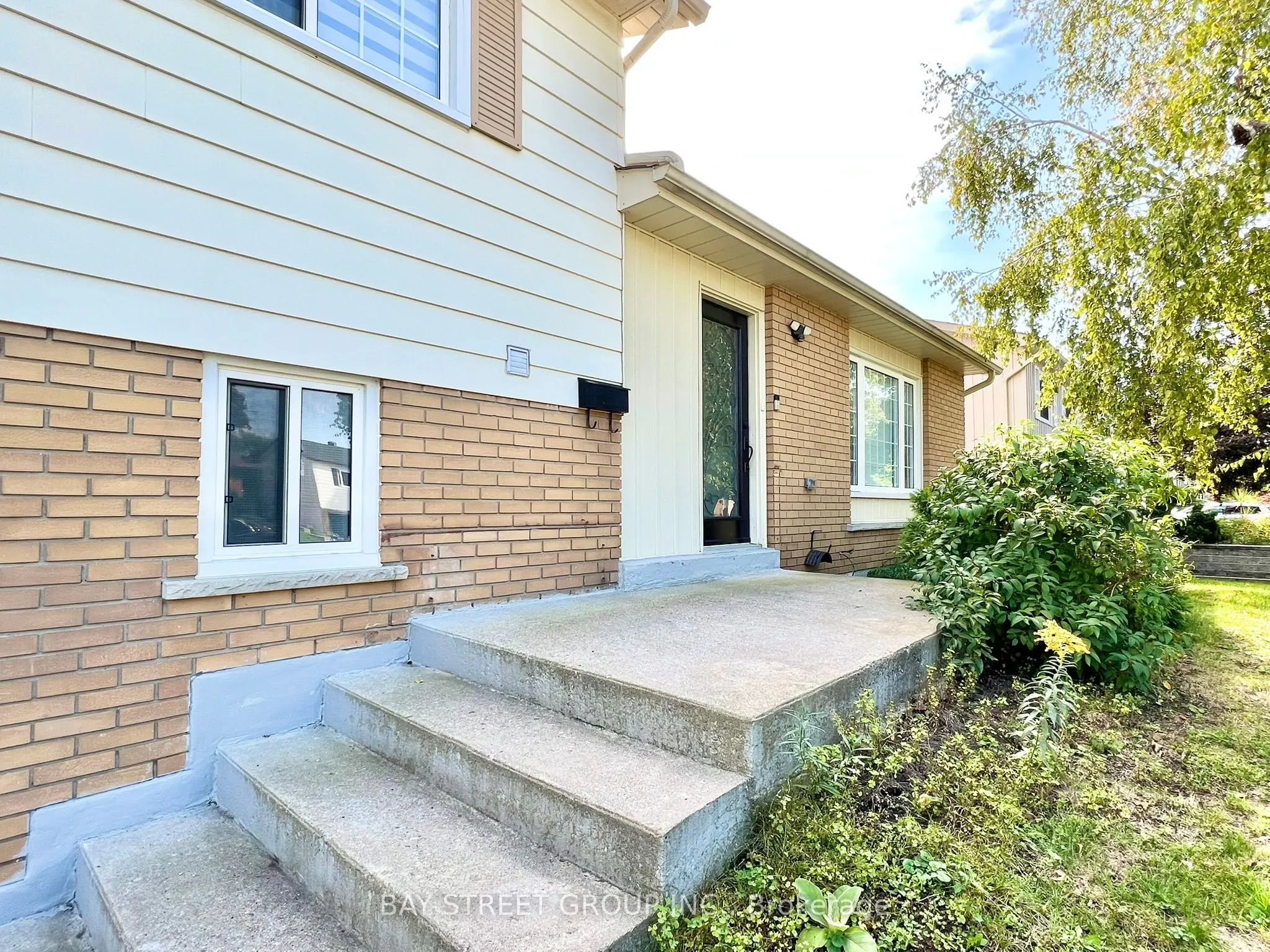 93 Parkway Avenue
