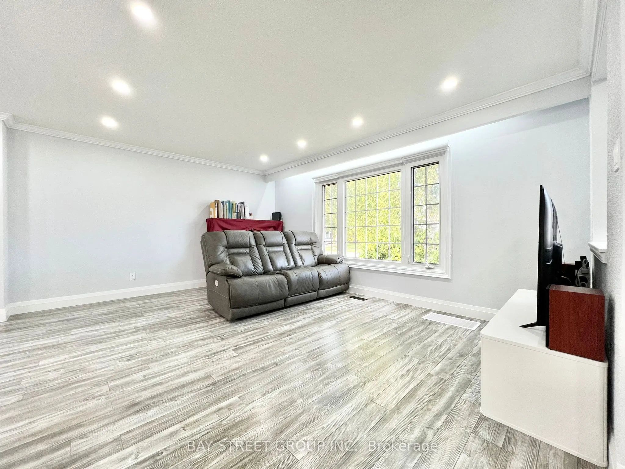 93 Parkway Avenue