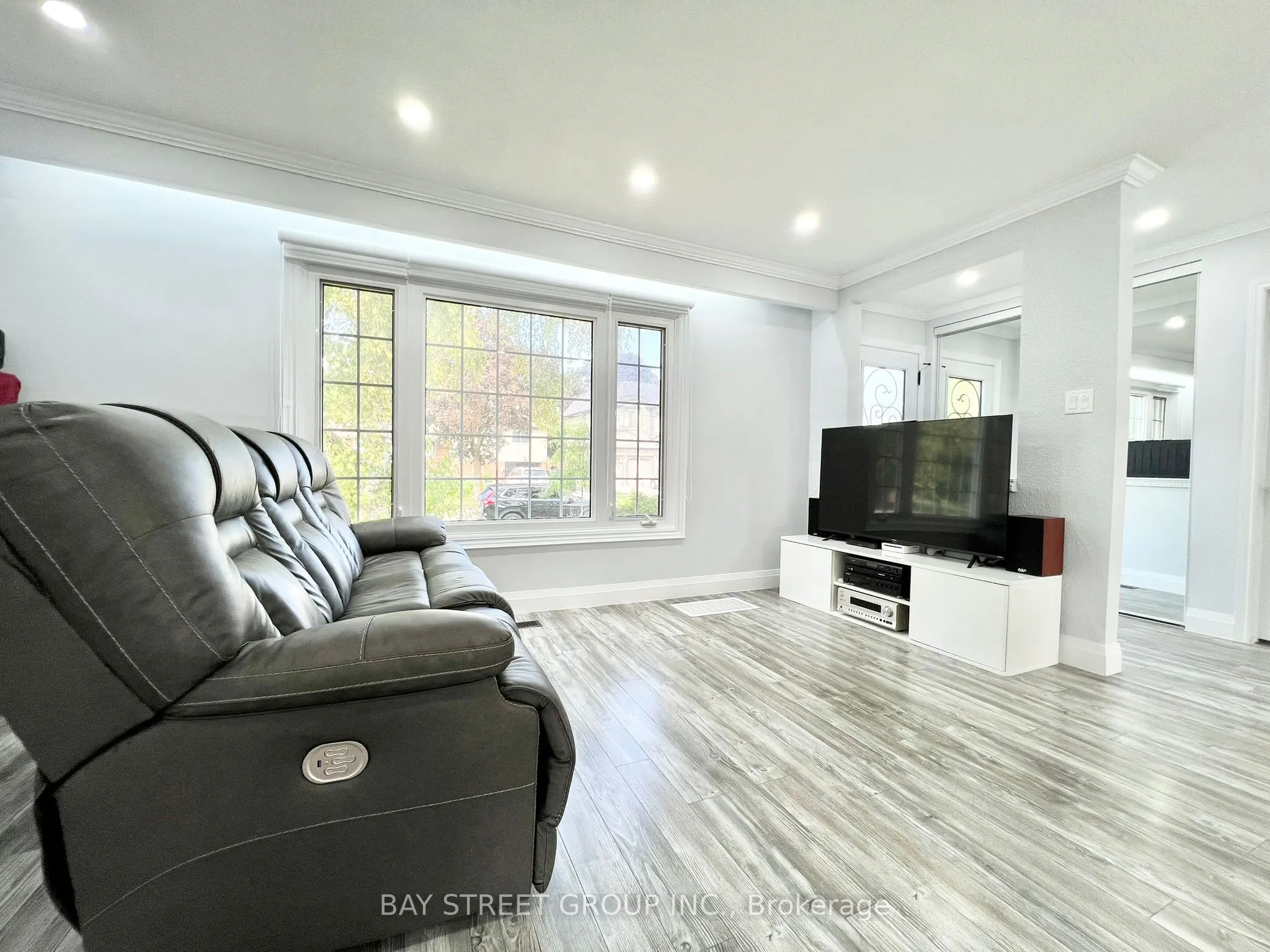 93 Parkway Avenue