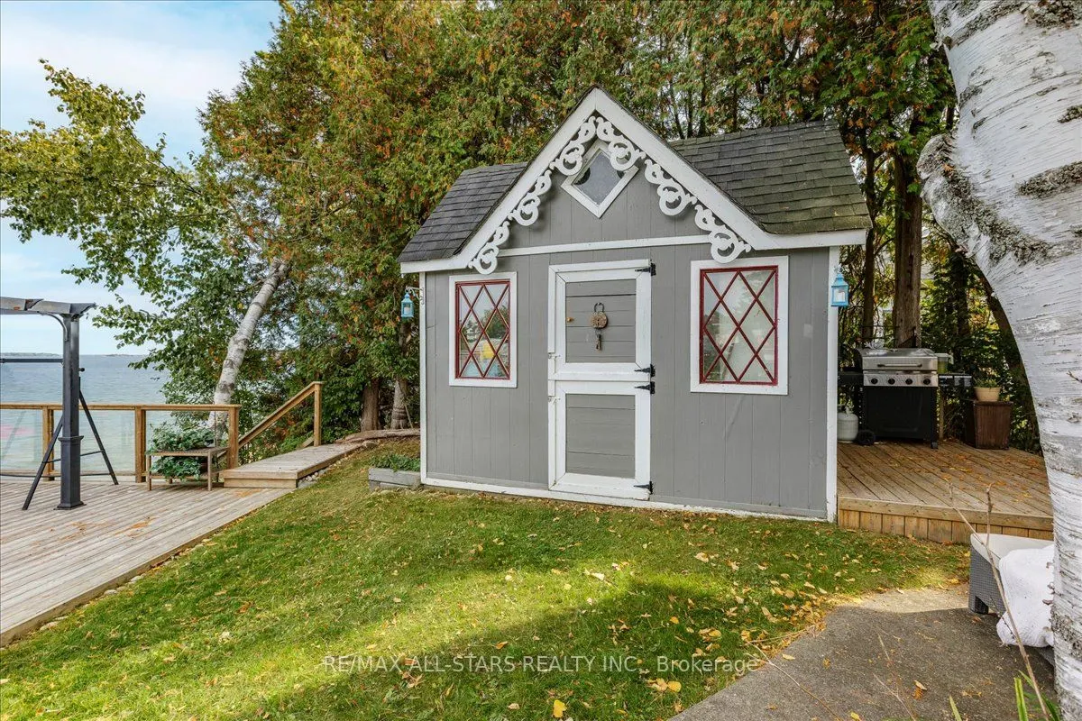 1 Cedarhurst Park
