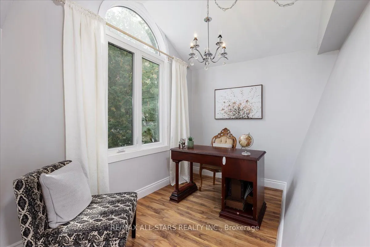 1 Cedarhurst Park