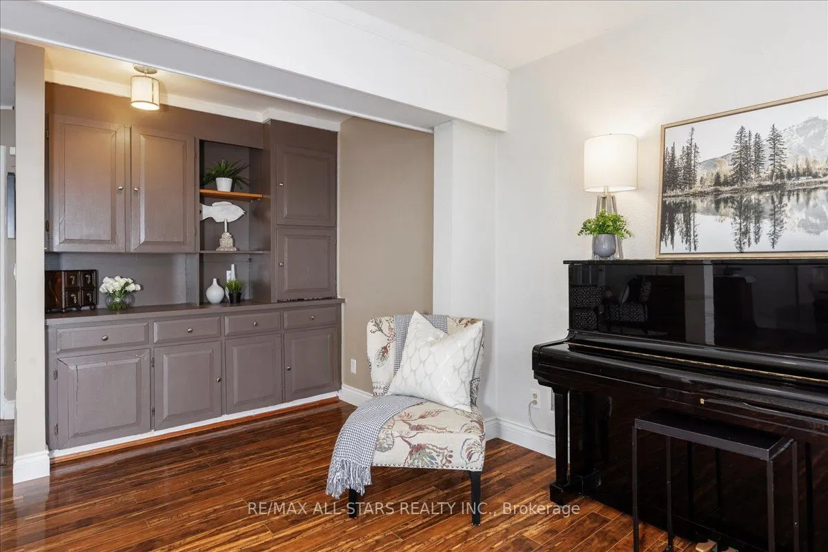 1 Cedarhurst Park