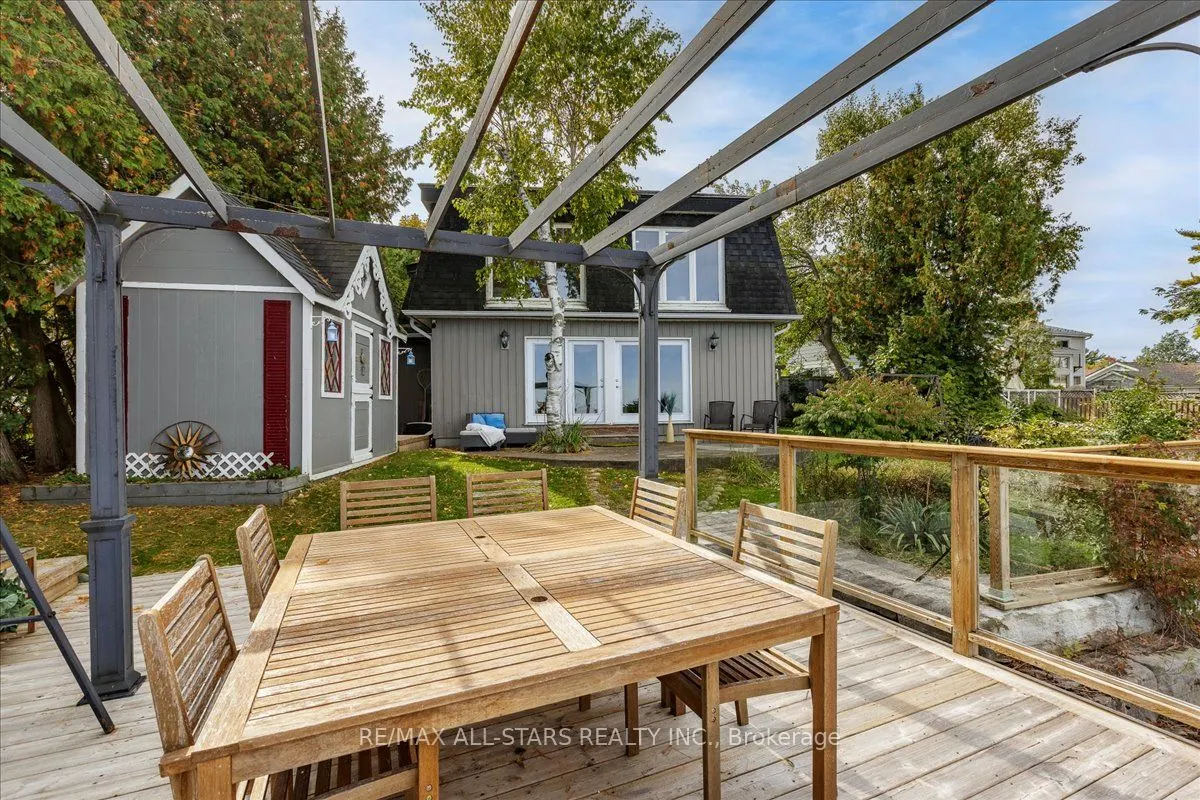 1 Cedarhurst Park