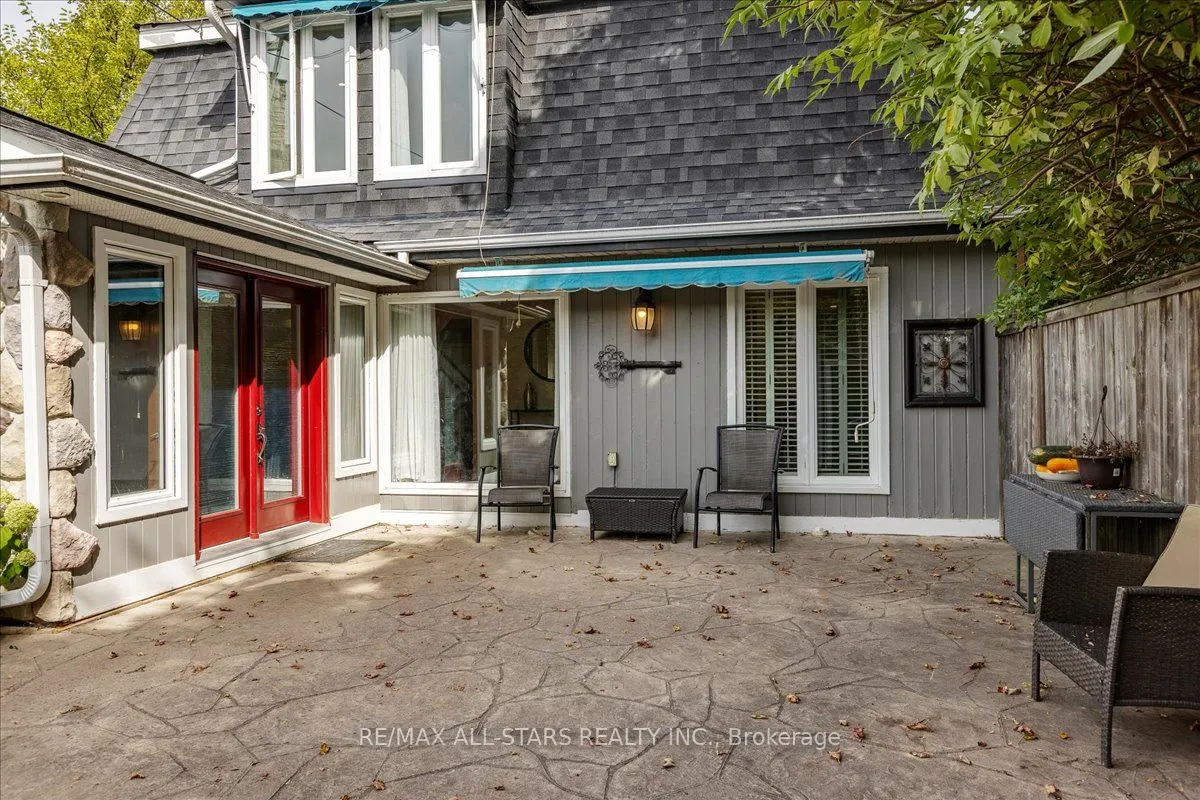 1 Cedarhurst Park