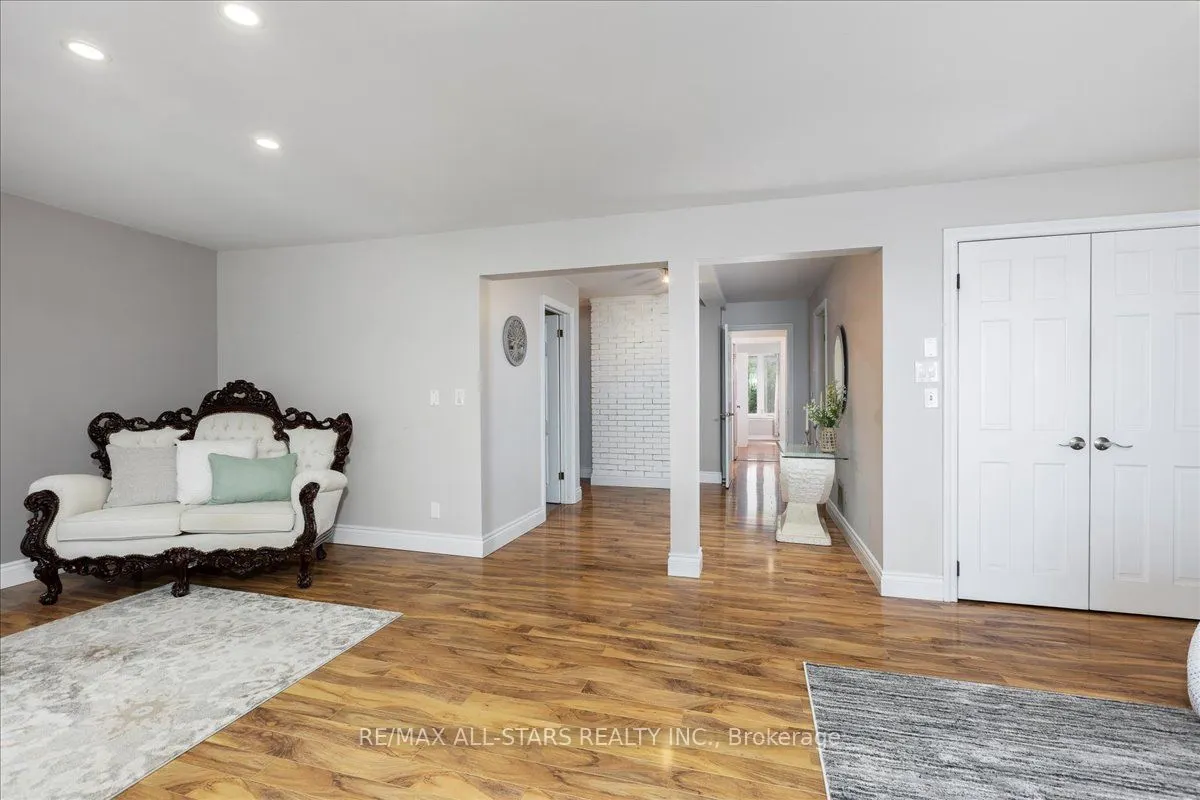 1 Cedarhurst Park