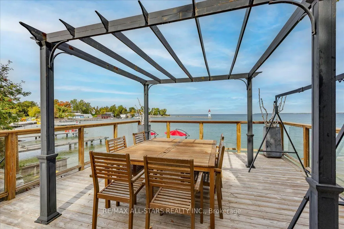 1 Cedarhurst Park