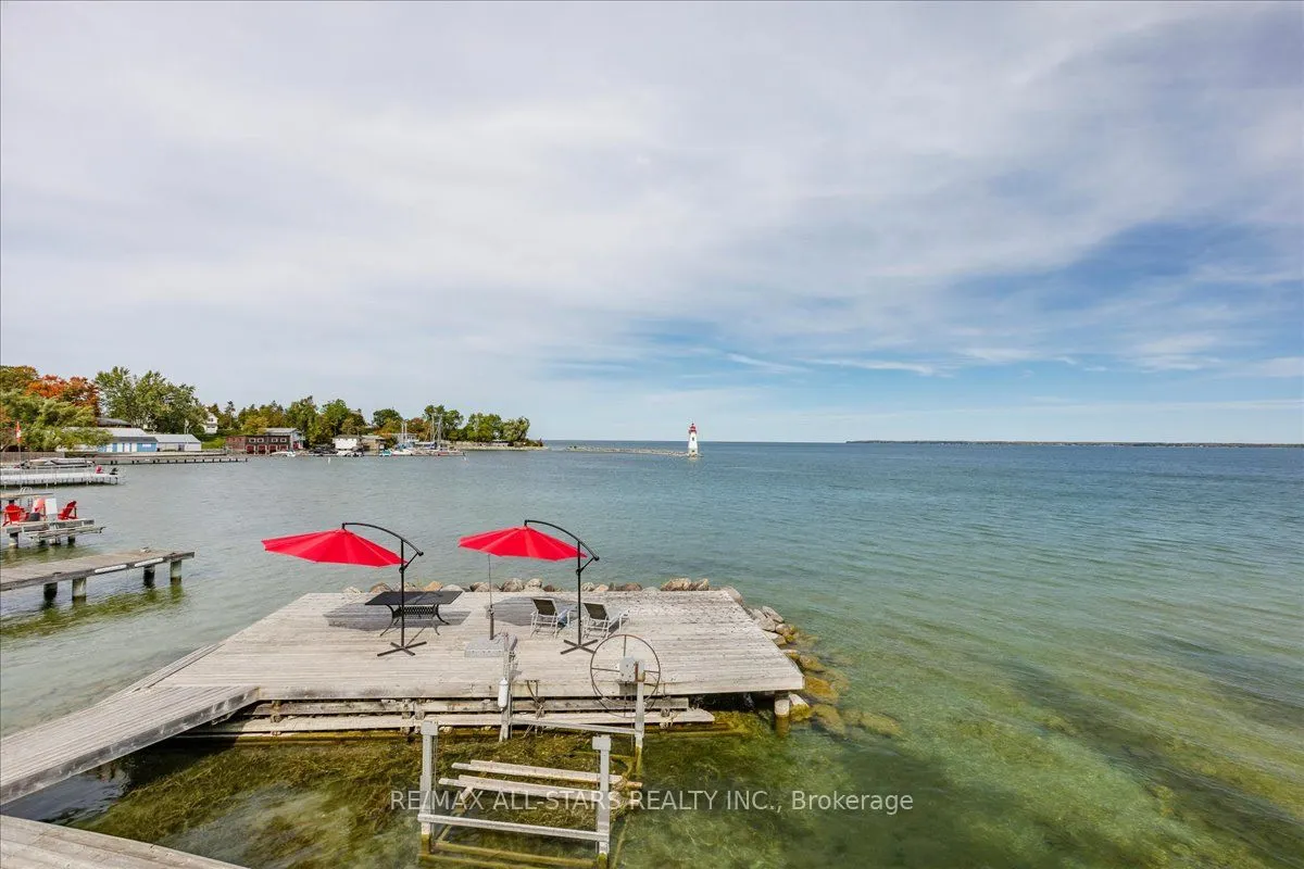 1 Cedarhurst Park