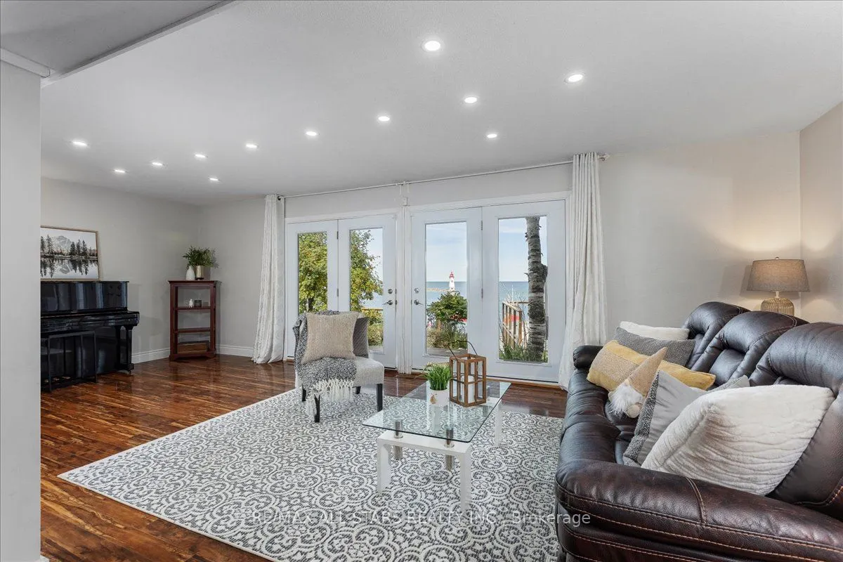 1 Cedarhurst Park