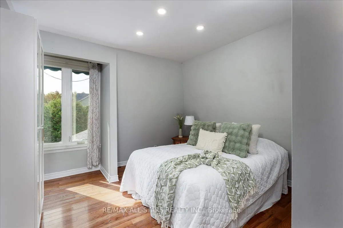 1 Cedarhurst Park